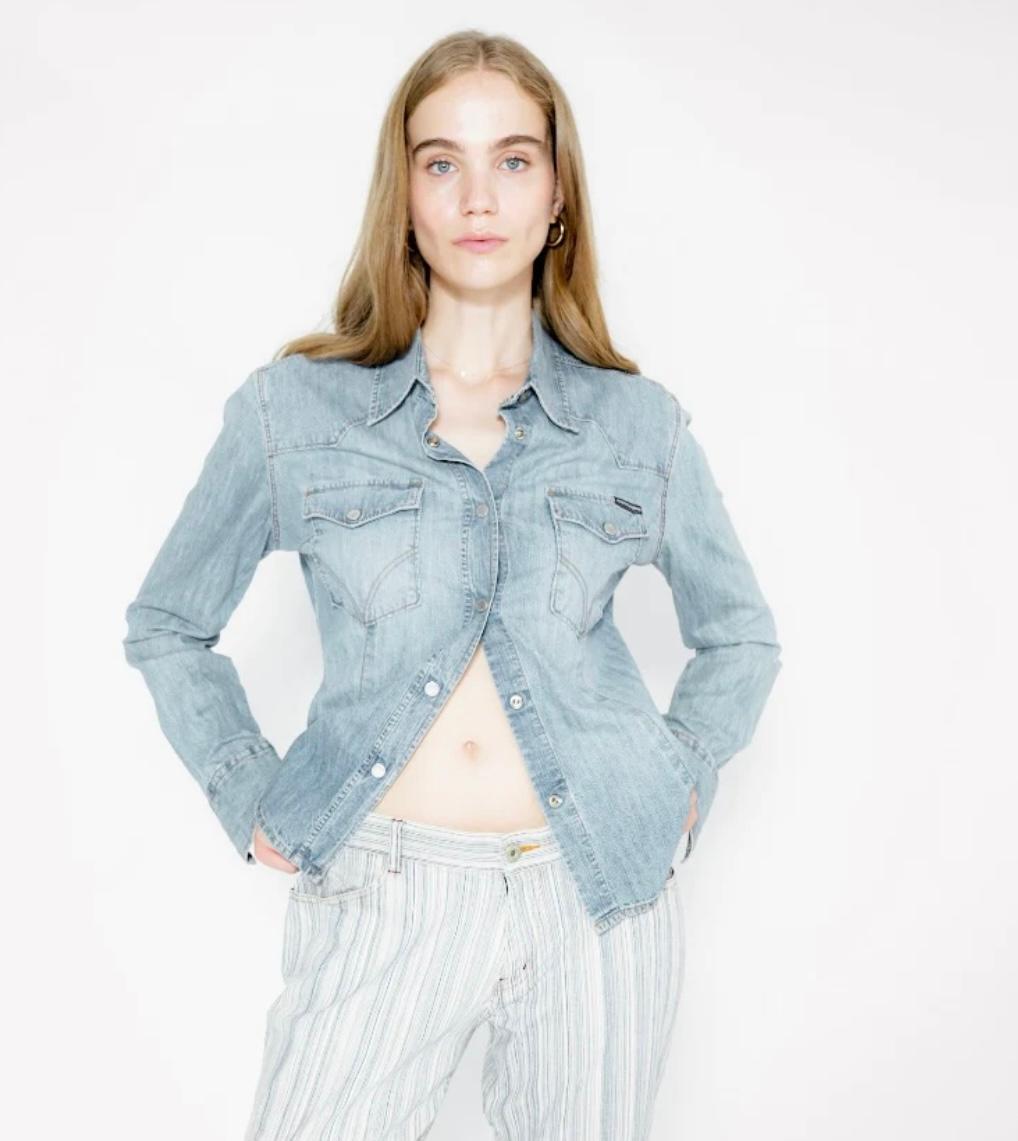Dolce & Gabbana Denim Button down  In Good Condition For Sale In New York, NY