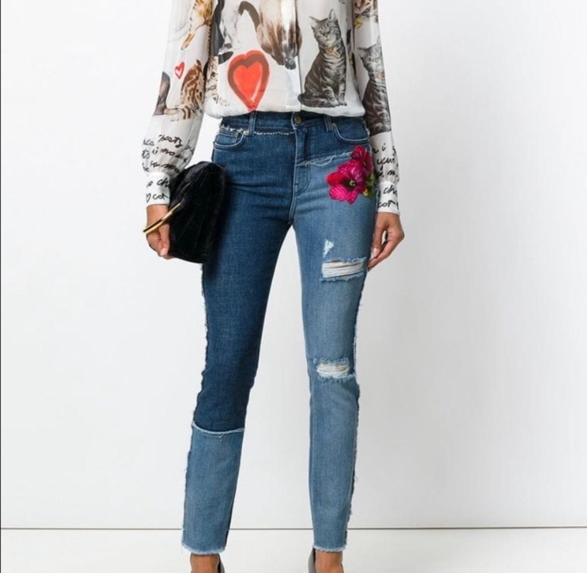 Vaqueros Dolce & Gabbana Denim de algodón con flores, nuevos a estrenar. Talla 36. Se adapta a la talla Pequeña. Nuevo con etiqueta. 98% algodón.