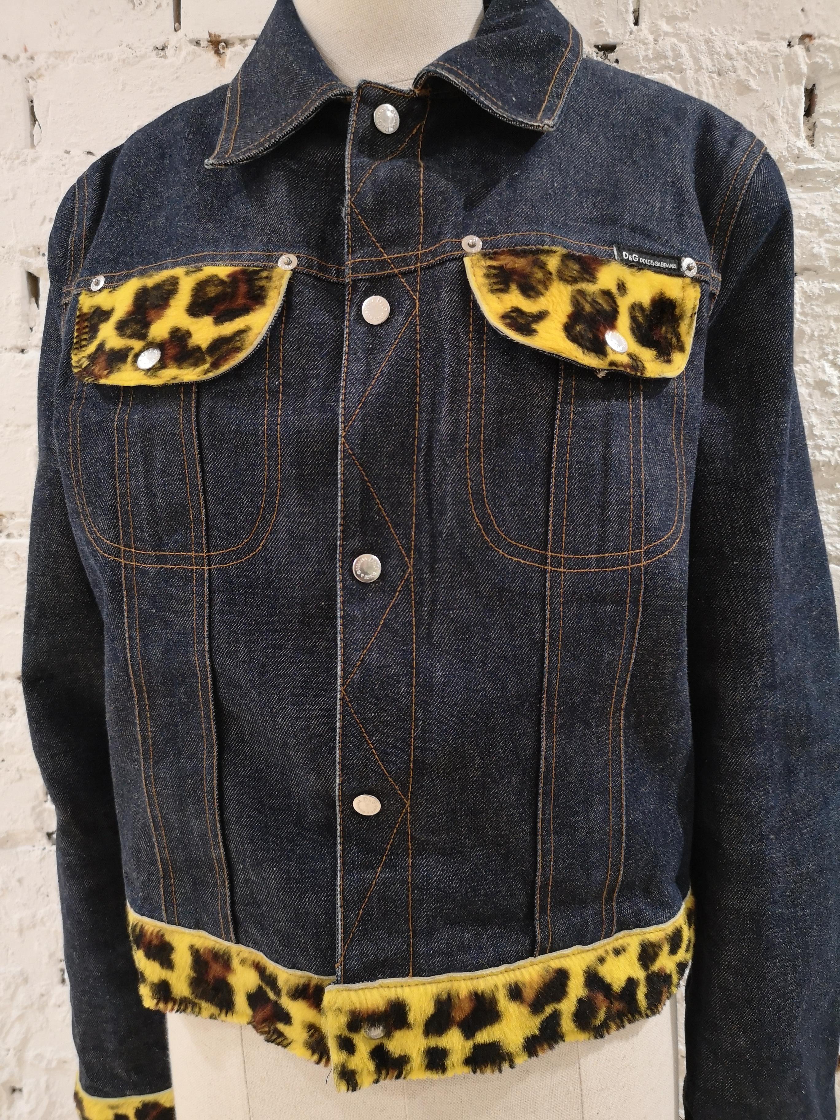 Dolce & Gabbana Denim Jacket
Denim jacket totally made in italy in size 42