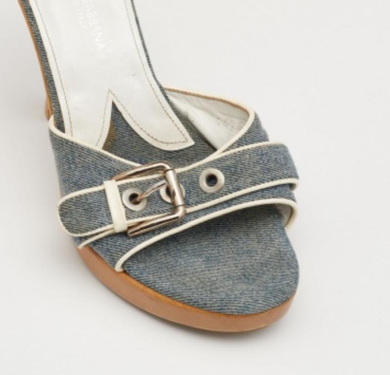 Dolce & Gabbana Sandalias de dedo abiertas con plataforma y adornos de piel, talla 40 en venta 3