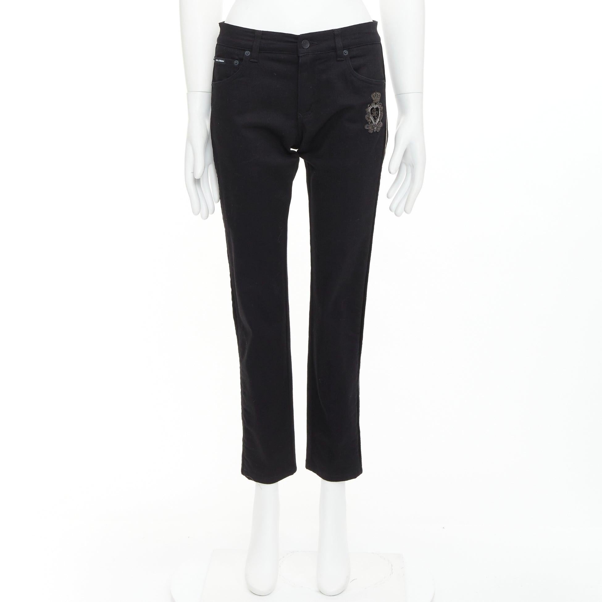 DOLCE GABBANA DENIM Skinny Schwarze Jeans mit Herz-Logo-Stickerei, kurz geschnitten im Angebot 5