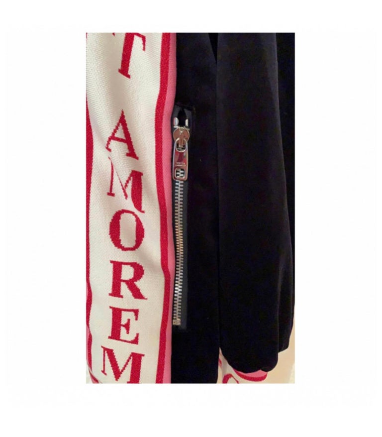 Dolce and Gabbana DG amore schwarze Hose mit roten Streifen, Trainingsanzug  und Hose mit Unterteil im Angebot bei 1stDibs
