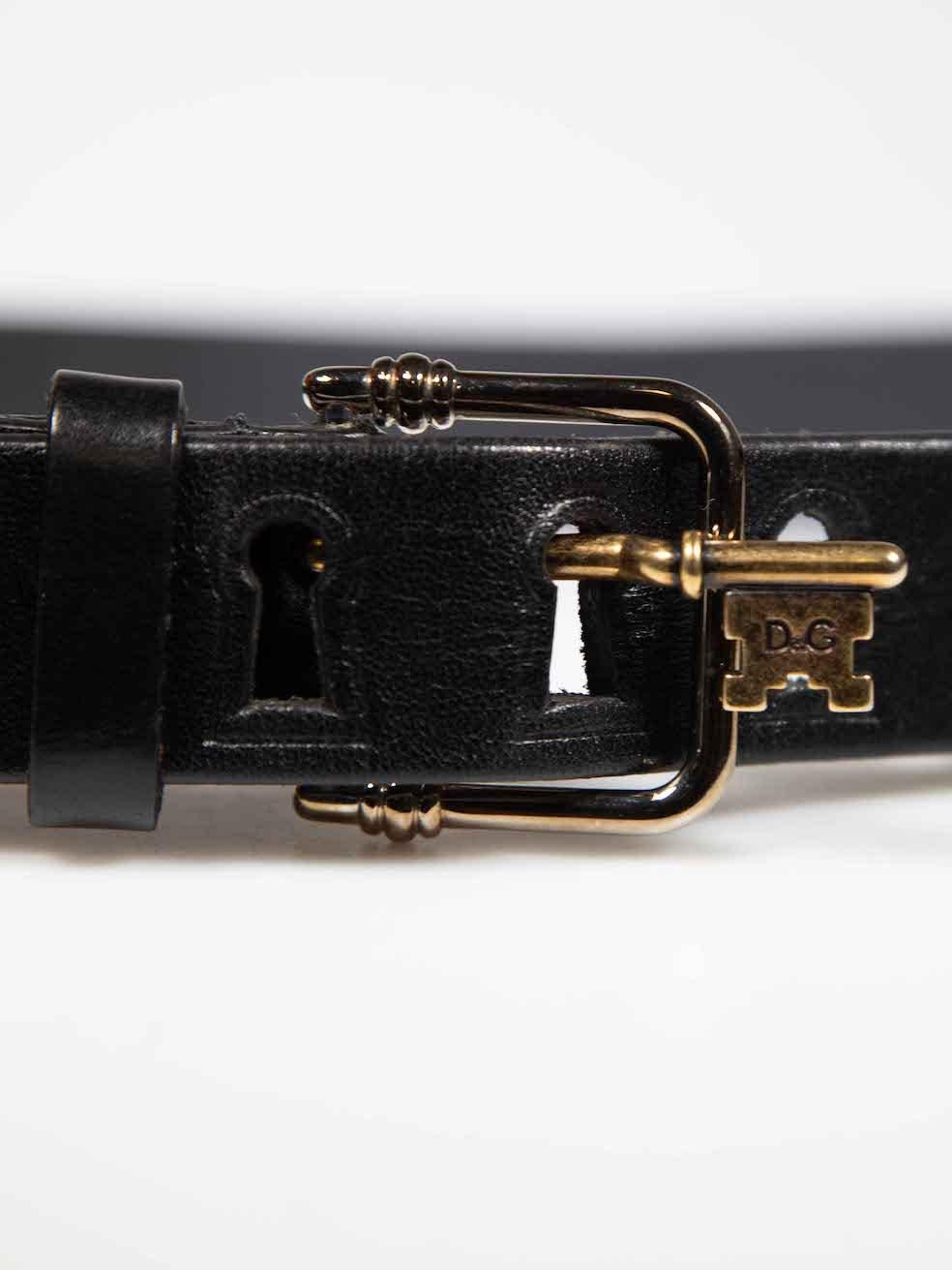 Dolce & Gabbana D&G by DOLCE & GABBANA Black Leather Key Hole Accent Belt (ceinture en cuir noir avec trou de serrure) Pour femmes en vente