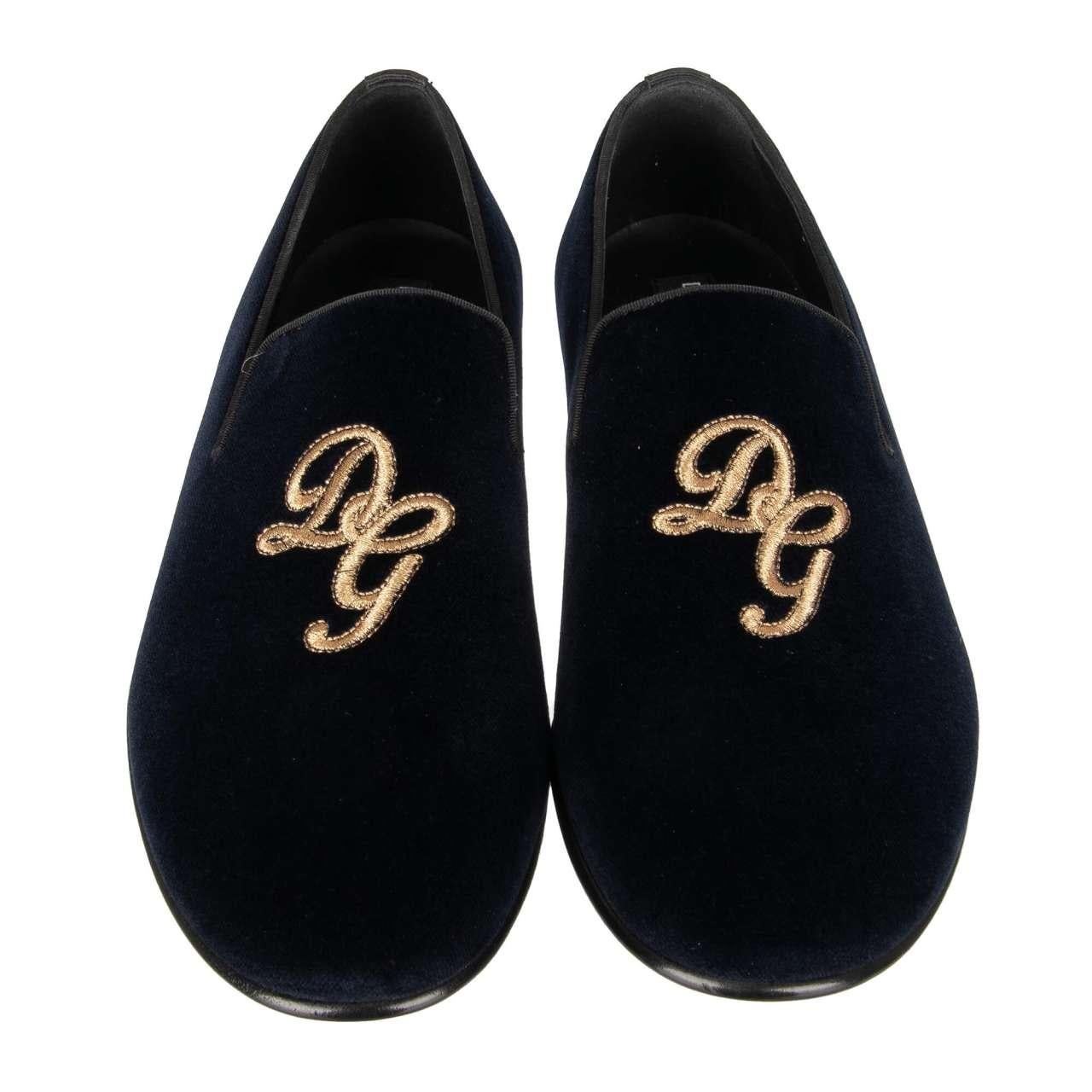 Dolce & Gabbana - DG Logo Embroidered Velvet Loafer AMALFI Navy Blue Gold EUR 41 In Excellent Condition For Sale In Erkrath, DE