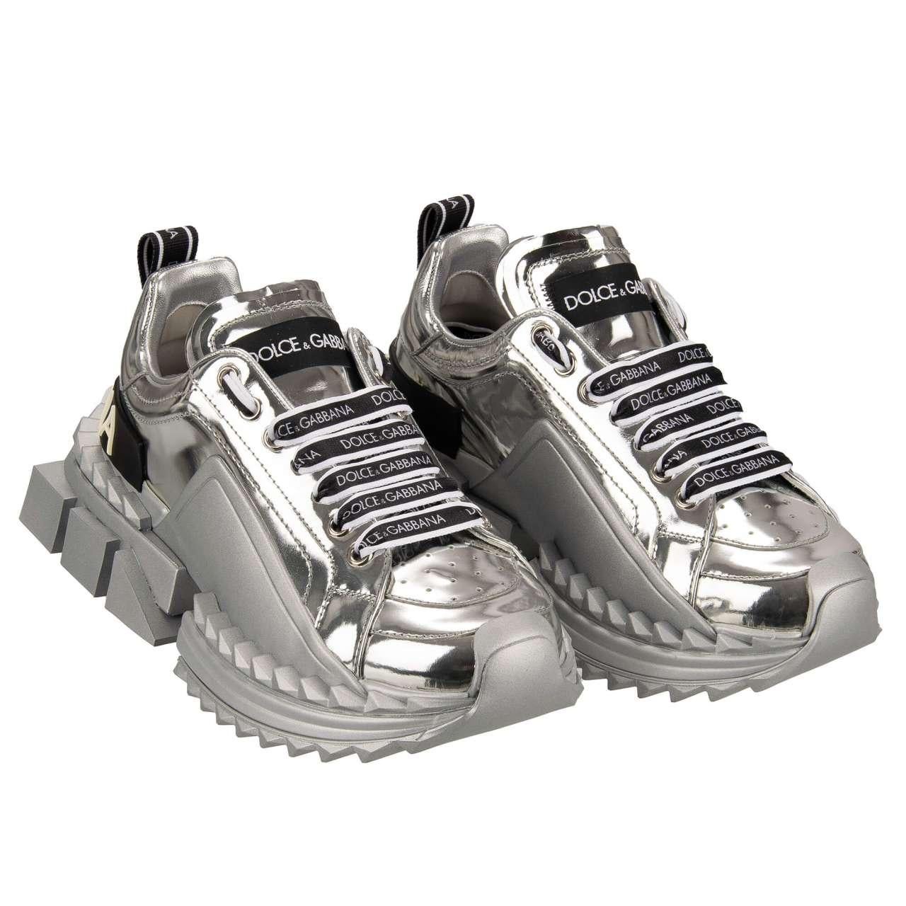 - Lace Sneaker SUPER QUEEN with plateau and DG logo in silver by DOLCE & GABBANA - New with Box - MADE IN ITALY - Former RRP: EUR 895 - Model: CK1649-AK701-8G718 - Material: 57% Calf leather, 43% Rubber - Sole: Rubber - Color: Silver - Dolce&Gabbana