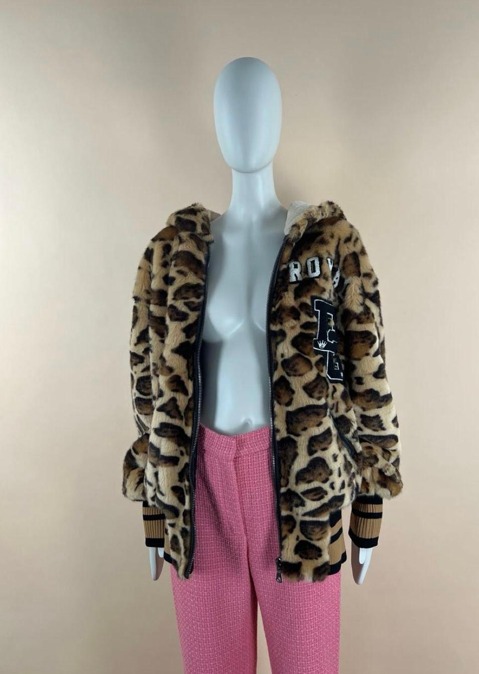 Dolce & Gabbana DG Royal upperr Faux Fur Jacket Beige 40 IT For Sale 5