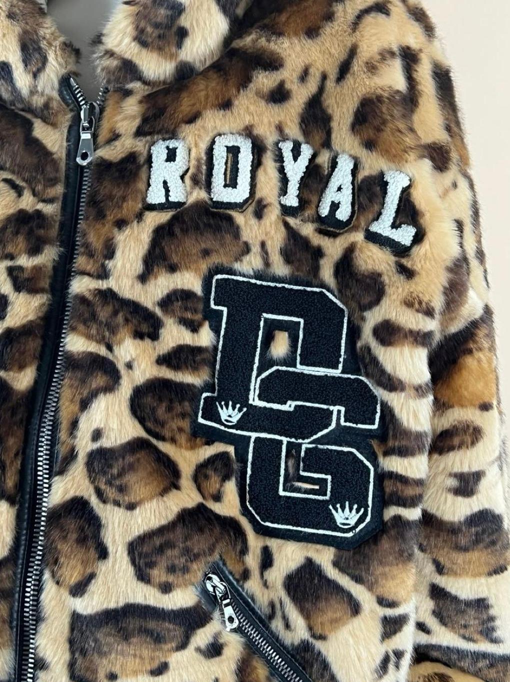 Dolce & Gabbana DG Royal upperr Faux Fur Jacket Beige 40 IT In New Condition For Sale In Dubai, AE