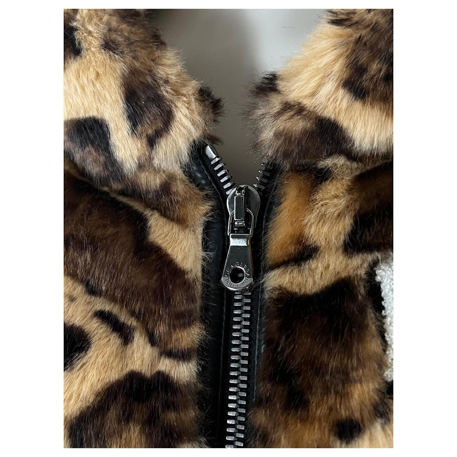Dolce & Gabbana DG Royal upperr Faux Fur Jacket Beige 40 IT For Sale 2