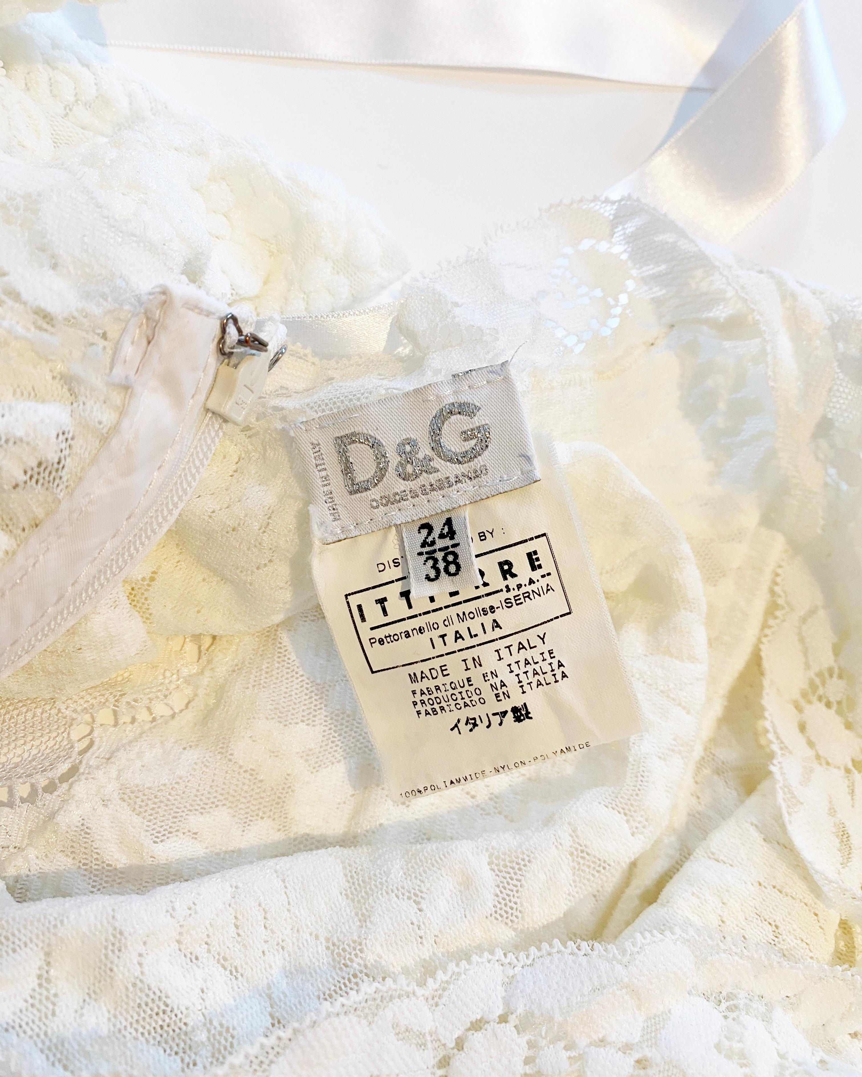 Dolce & Gabbana D&G S/S 2006 - Robe body con en dentelle blanche transparente avec rubans en vente 11