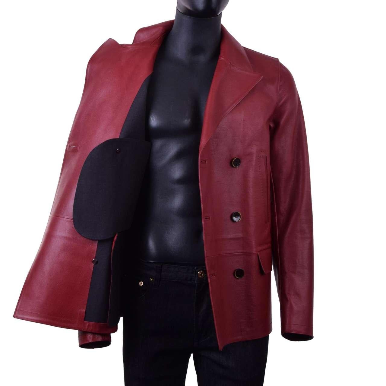 - Double-breasted calfskin coat with a wide collar by DOLCE & GABBANA Black Line - RUNWAY - Dolce & Gabbana Fashion Show - New with tag - Former RRP: EUR 5.250 - MADE in ITALY - Slim Fit - Model: G0655L-FUL2U-R5232 - Material: 90% Calfskin, 8%