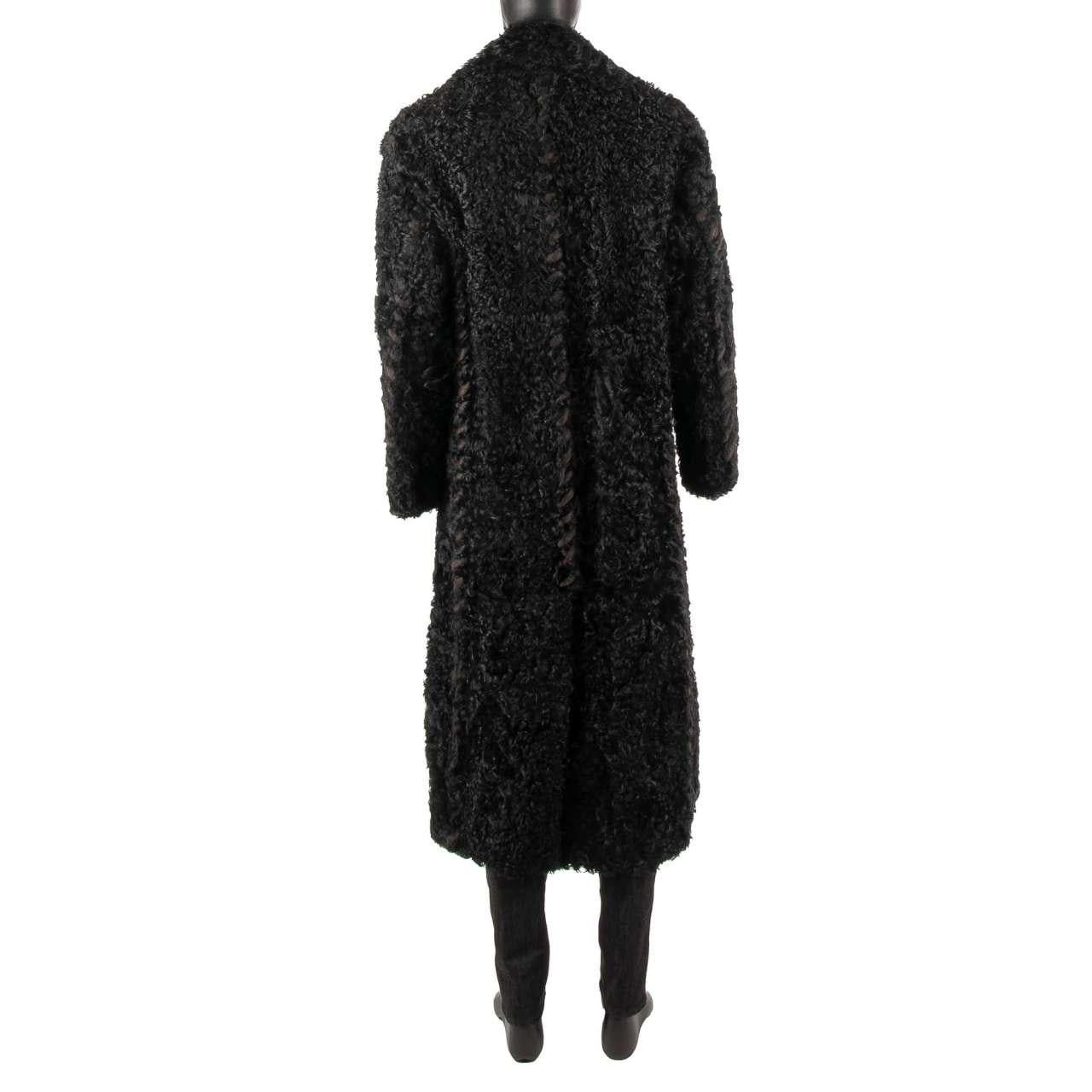 - Unique long and oversized double-breasted Lamb Fur and Leather Coat with pockets by DOLCE & GABBANA - Could be worn on both sides as fur coat or leather coat - RUNWAY - Dolce & Gabbana Fashion Show - New with tag - Former RRP: EUR 9.500 - MADE IN