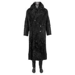 Dolce & Gabbana Zweireihiger Oversize-Mantel aus Lammfell in Schwarz 46