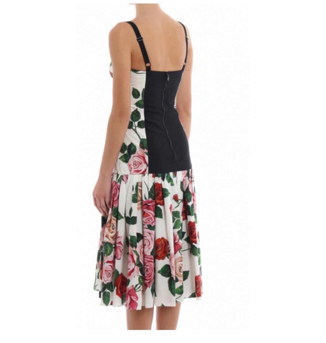 Dolce & Gabbana dress made from
flower printed stretch cotton poplin In Fair Condition For Sale In WELWYN, GB
