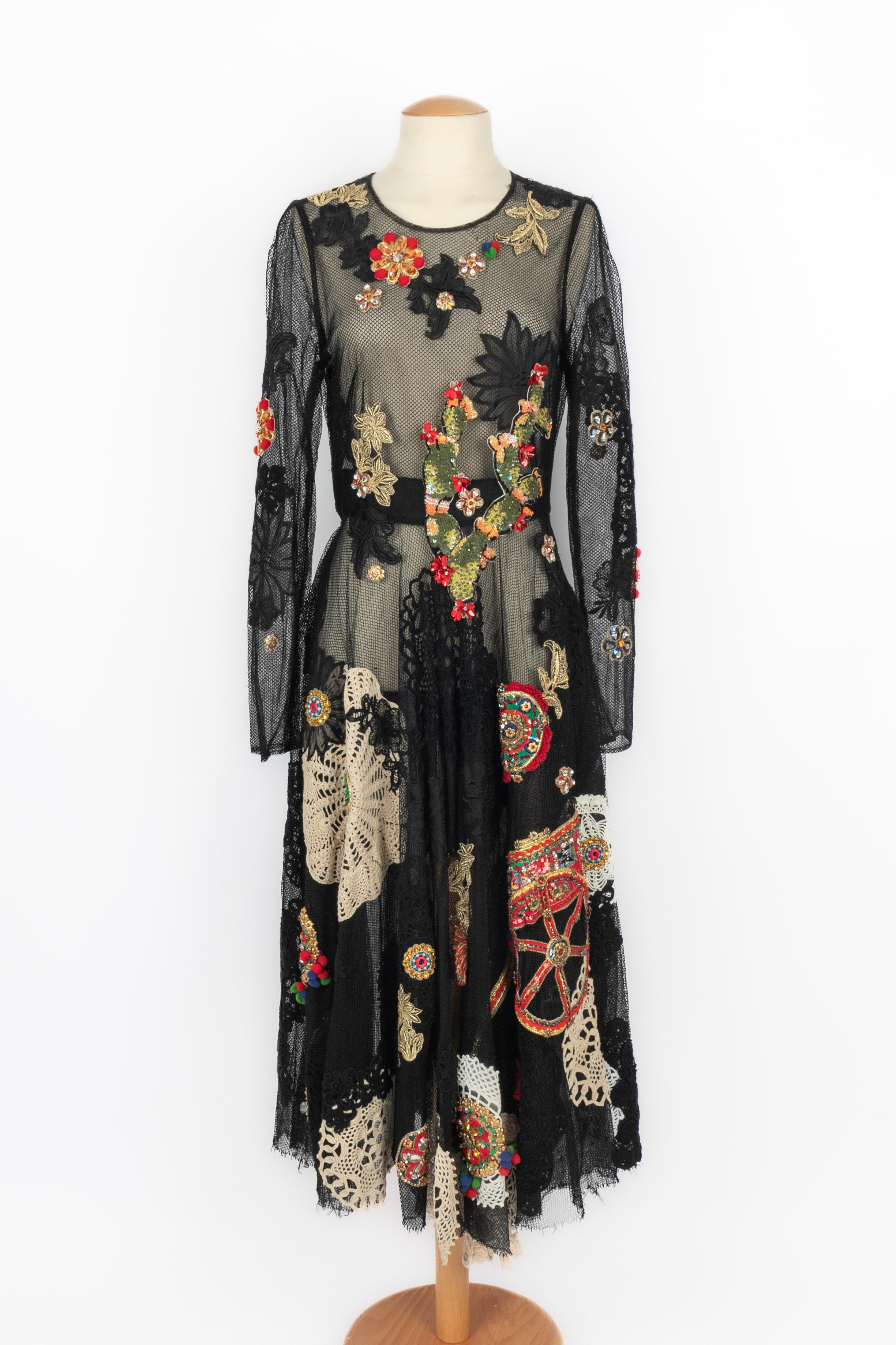 DOLCE & GABBANA - (Made in Italy) Black tulle dress embroidered with pearls, multicolored sequins, and trimmings. Size 44IT indicated, it fits a40FR. 2016 Spring-Summer Collection.

Condition:
Very good condition

Dimensions:
Shoulder width: 34 cm -