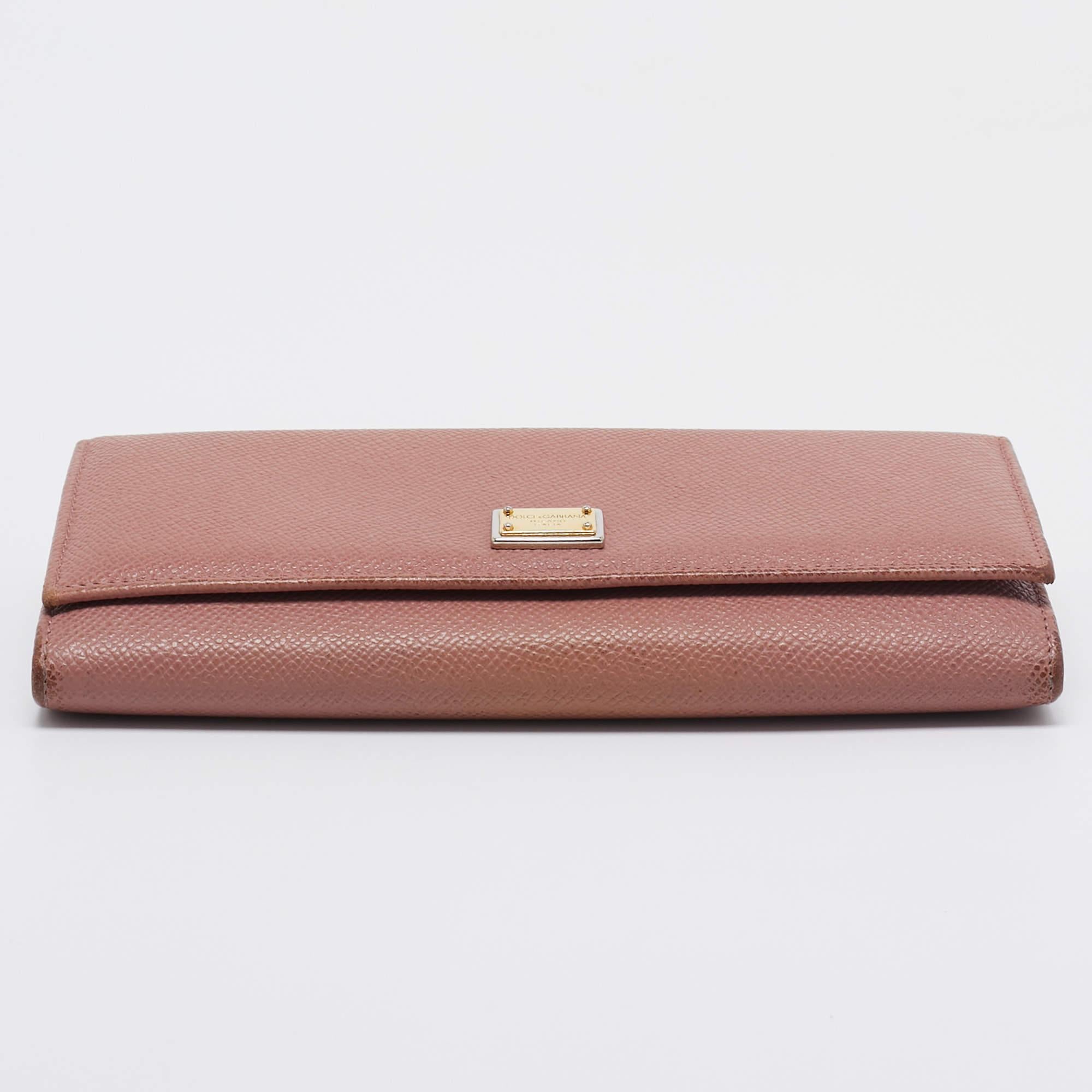 Women's Dolce & Gabbana Dusty Pink Leather Flap Continental Wallet For Sale
