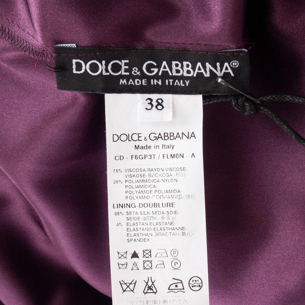 DOLCE & GABBANA eggplant LACE Short Sleeve Shift Dress 38 XS In Excellent Condition For Sale In Zürich, CH