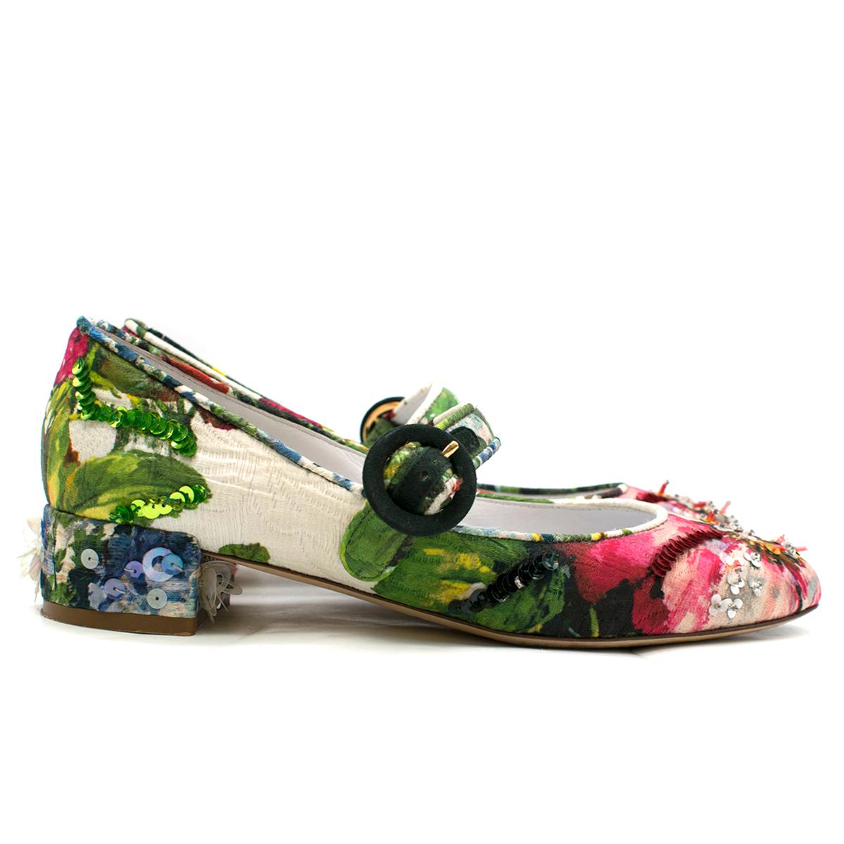 Dolce& Gabbana Floral Printed Pumps

- Floral printed pumps with multi-coloured beads on the toes and heels 
- Round and closed toe 
- Covered snap closure 
- The item comes with a dust bag 


Please note, these items are pre-owned and may show some