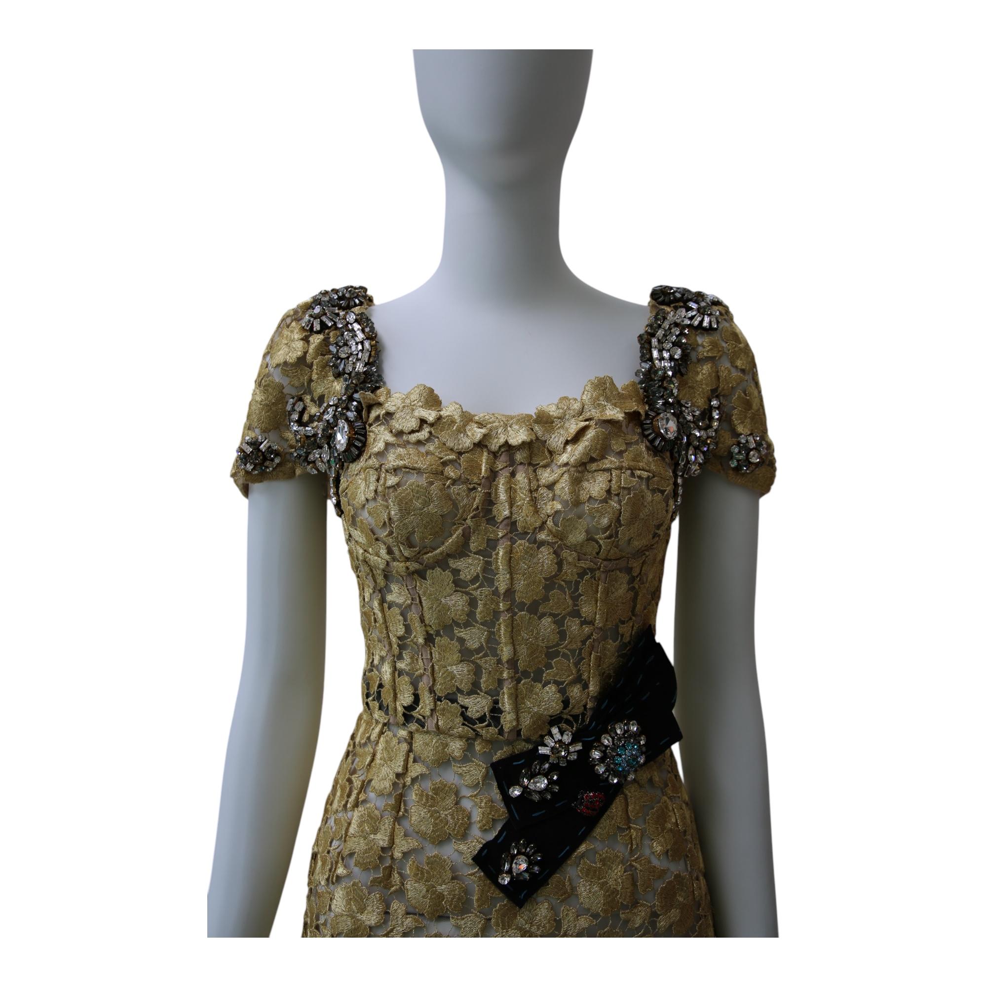 Dolce & Gabbana Embellished Gold Lace Mini Dress – RARE FIND
New with tags
SIZE 40
Fall 2017
As seen on Kerri Washington at 2017 74th Golden Globe Awards
Details: minor missing embellishments at front; minor pulling throughout. Back left shoulder