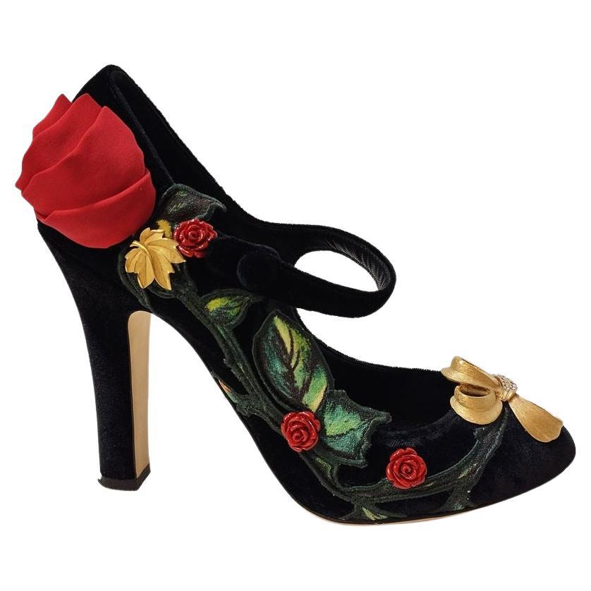 Dolce & Gabbana Embroidered pumps size 39 For Sale