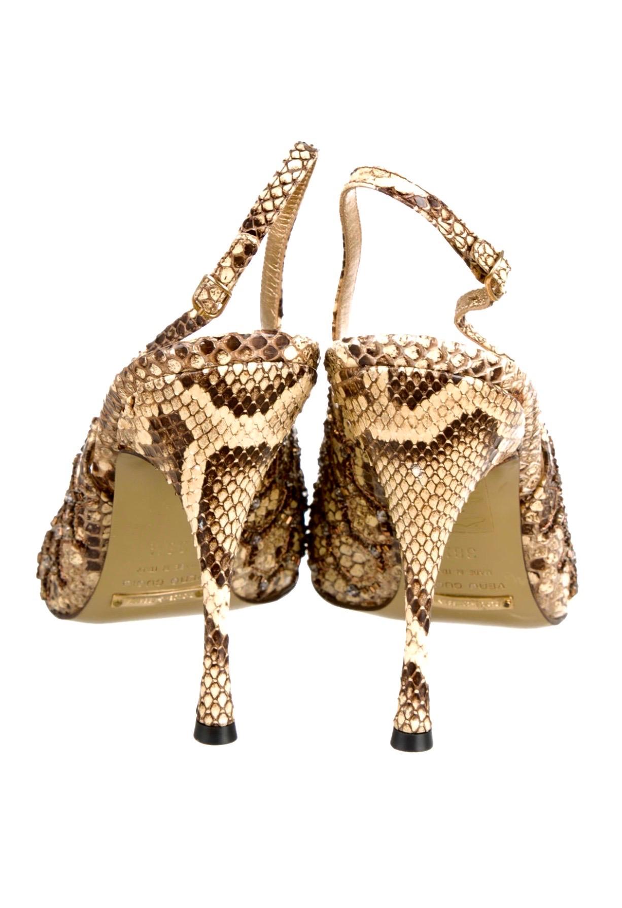 DOLCE & GABBANA Sandales à talons hauts avec ornements exotiques en python à bout ouvert 38,5 Bon état - En vente à Switzerland, CH