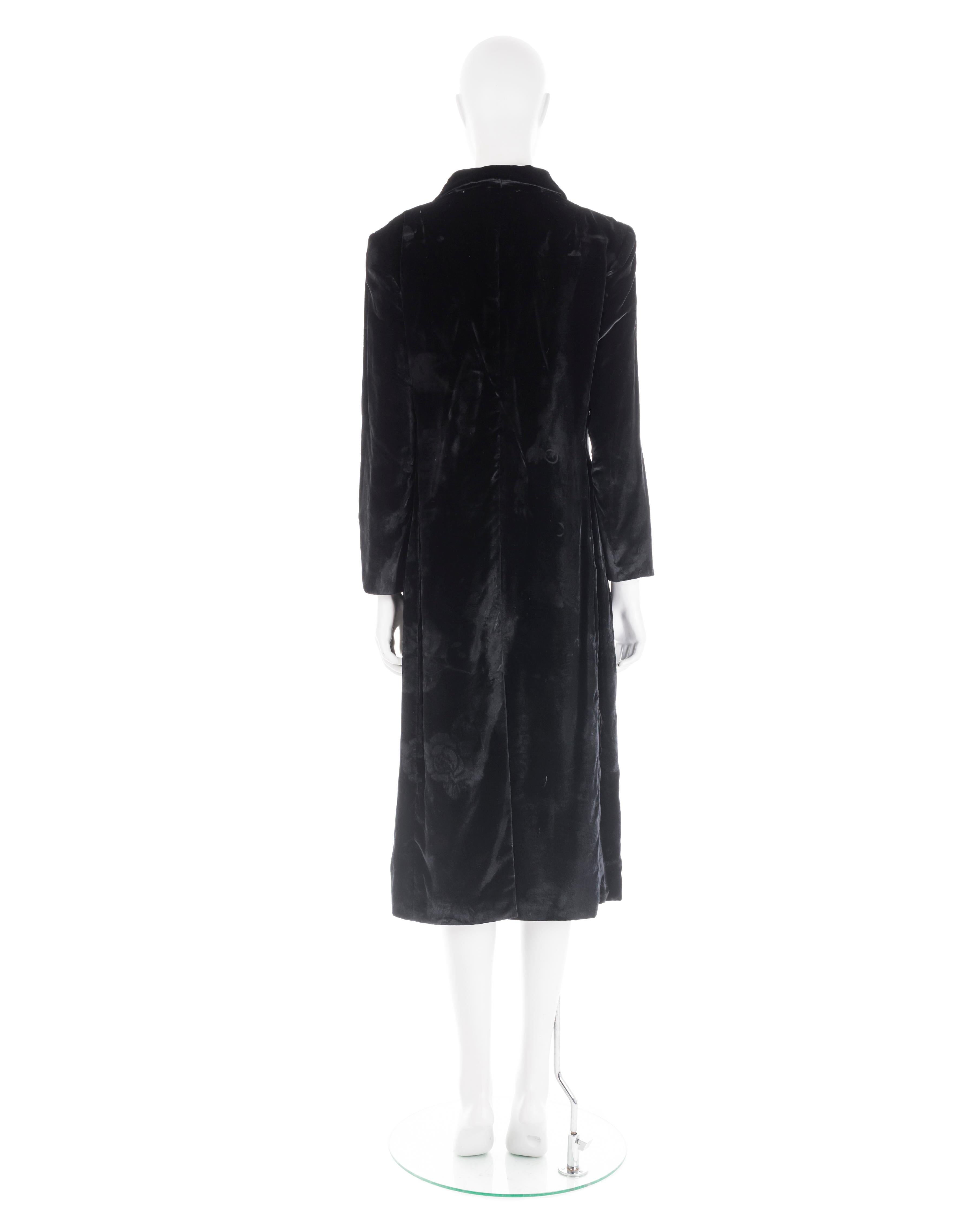 Dolce & Gabbana F/W 1997 black floral velvet coat  In Good Condition For Sale In Rome, IT