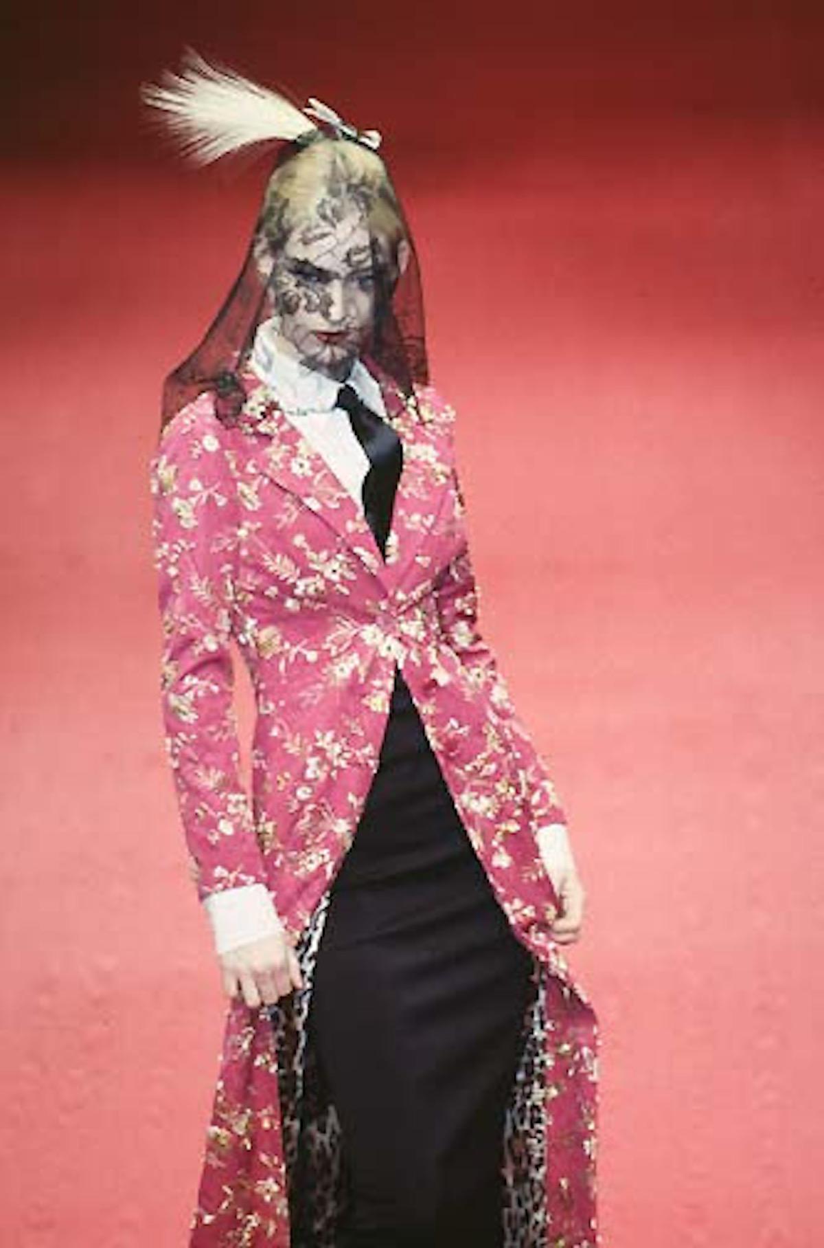 Dolce & Gabbana A/I 1997 Cappotto con stampa floreale e velluto foderato di leopardo in vendita 6