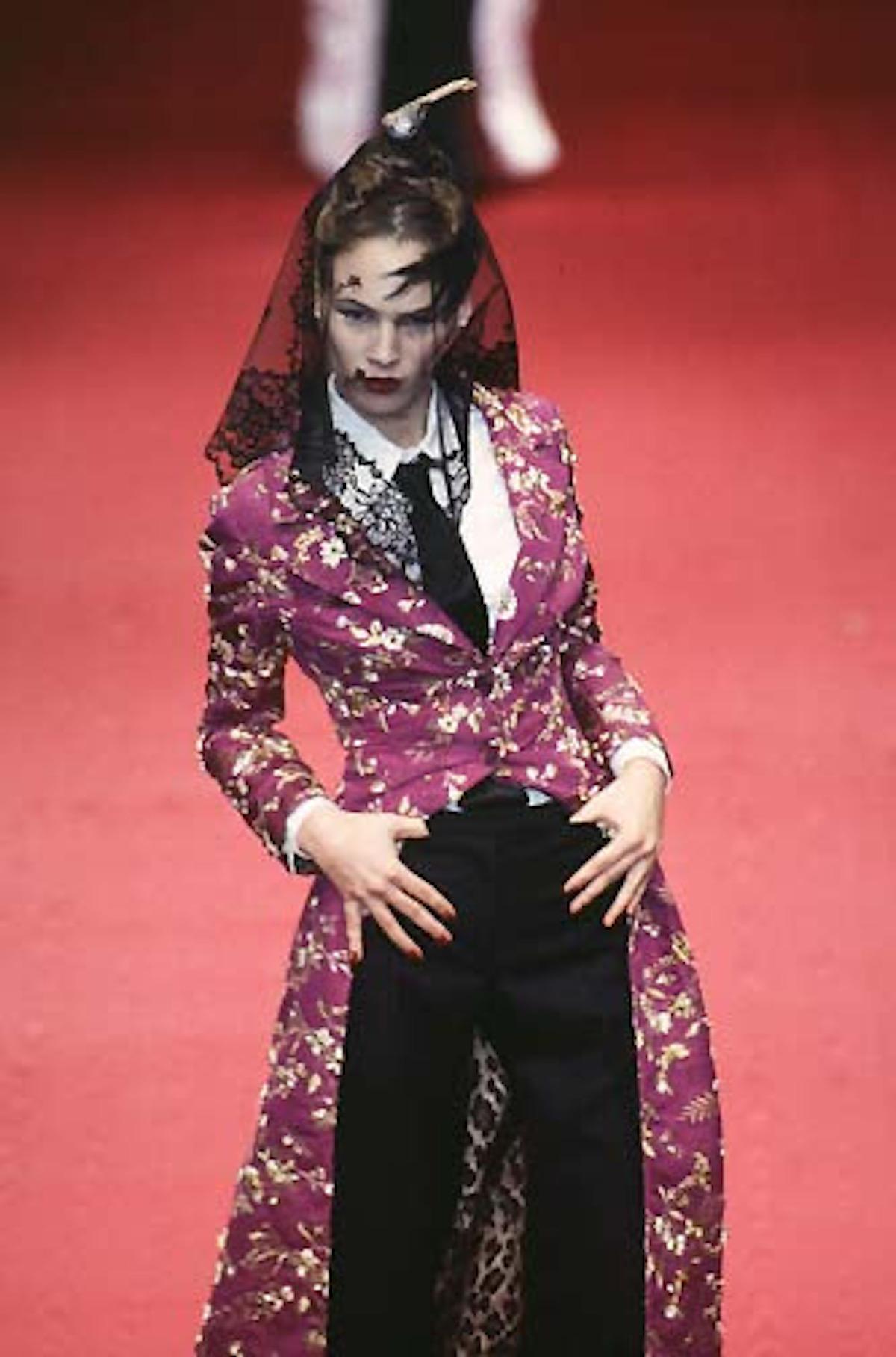 Dolce & Gabbana A/I 1997 Cappotto con stampa floreale e velluto foderato di leopardo in vendita 7