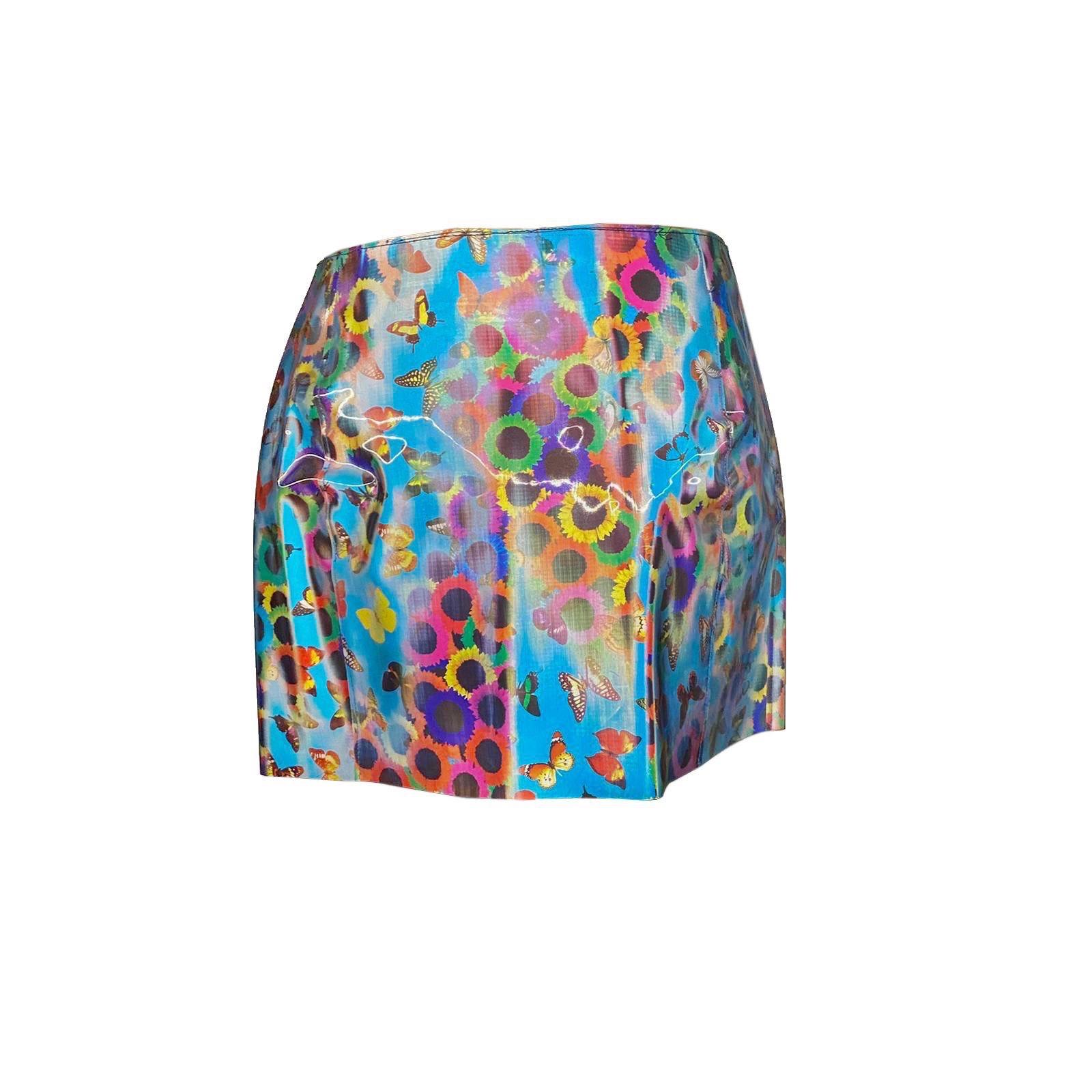 Dolce & Gabbana Blue PVC Mini Skirt with “3-D Effect” Floral/Butterfly Print from the Fall/Winter 1999 collection (the print changes accordingly to the movement).

Size IT 42
Waistline: 79 cm/ 31 inch
Height: 35.5 cm/ 13,9 inch
Total opening: 100