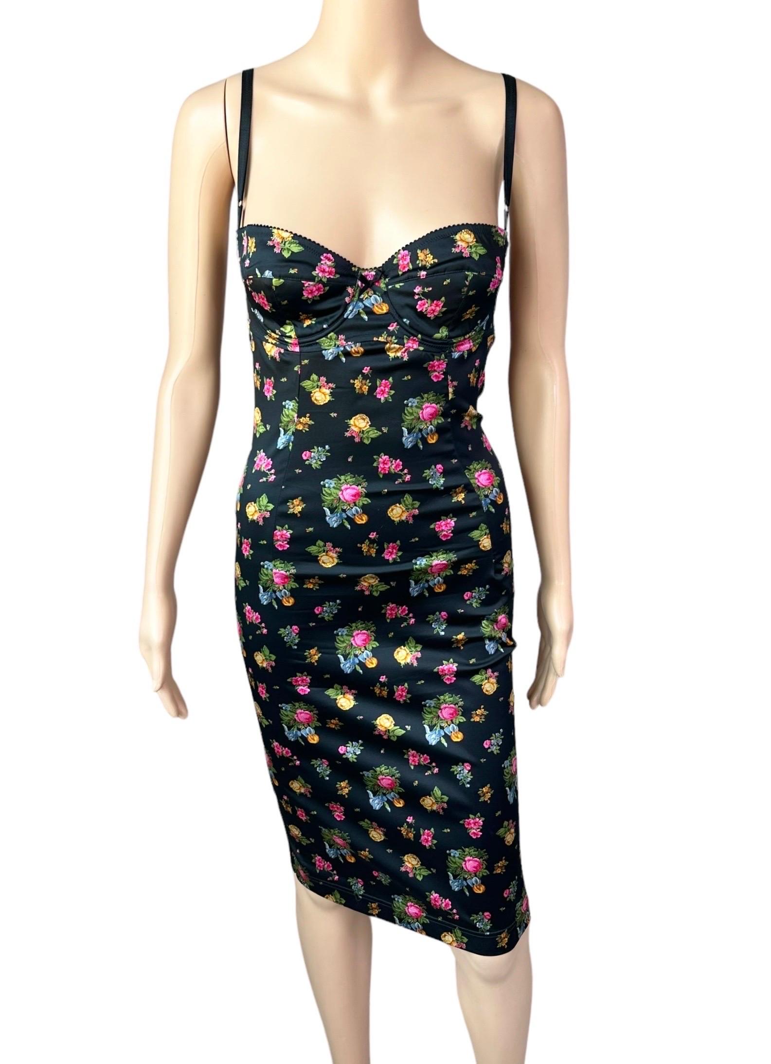 Dolce & Gabbana F/W 1999 Vintage Bustier Silk Floral Print Bodycon Midi Dress 

Condition: Good vintage condition, size tag is missing, fits like M-L.

FOLLOW US ON INSTAGRAM @OPULENTADDICT