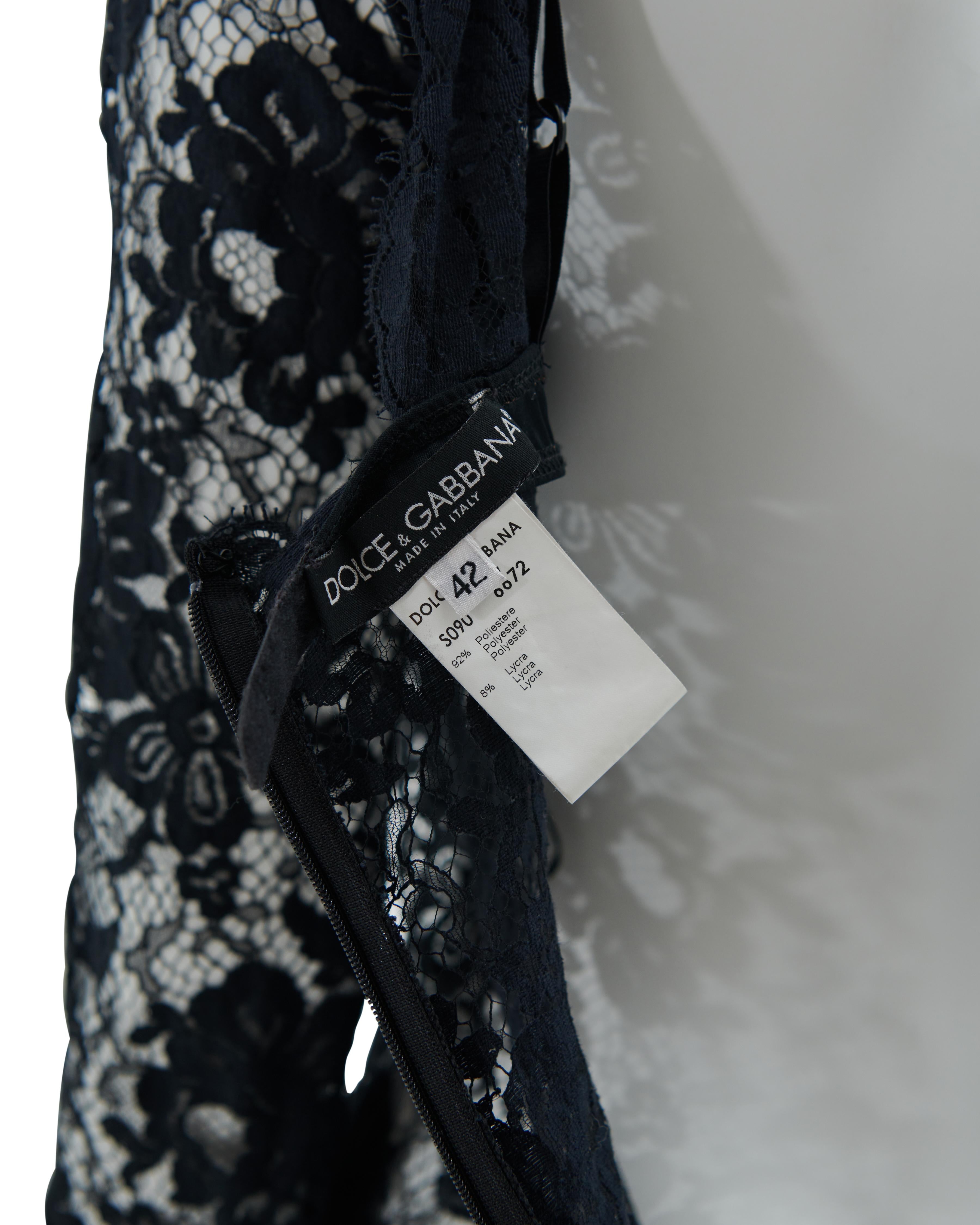 Dolce & Gabbana F/W 2001 Robe noire en dentelle avec soutien-gorge attaché en vente 4