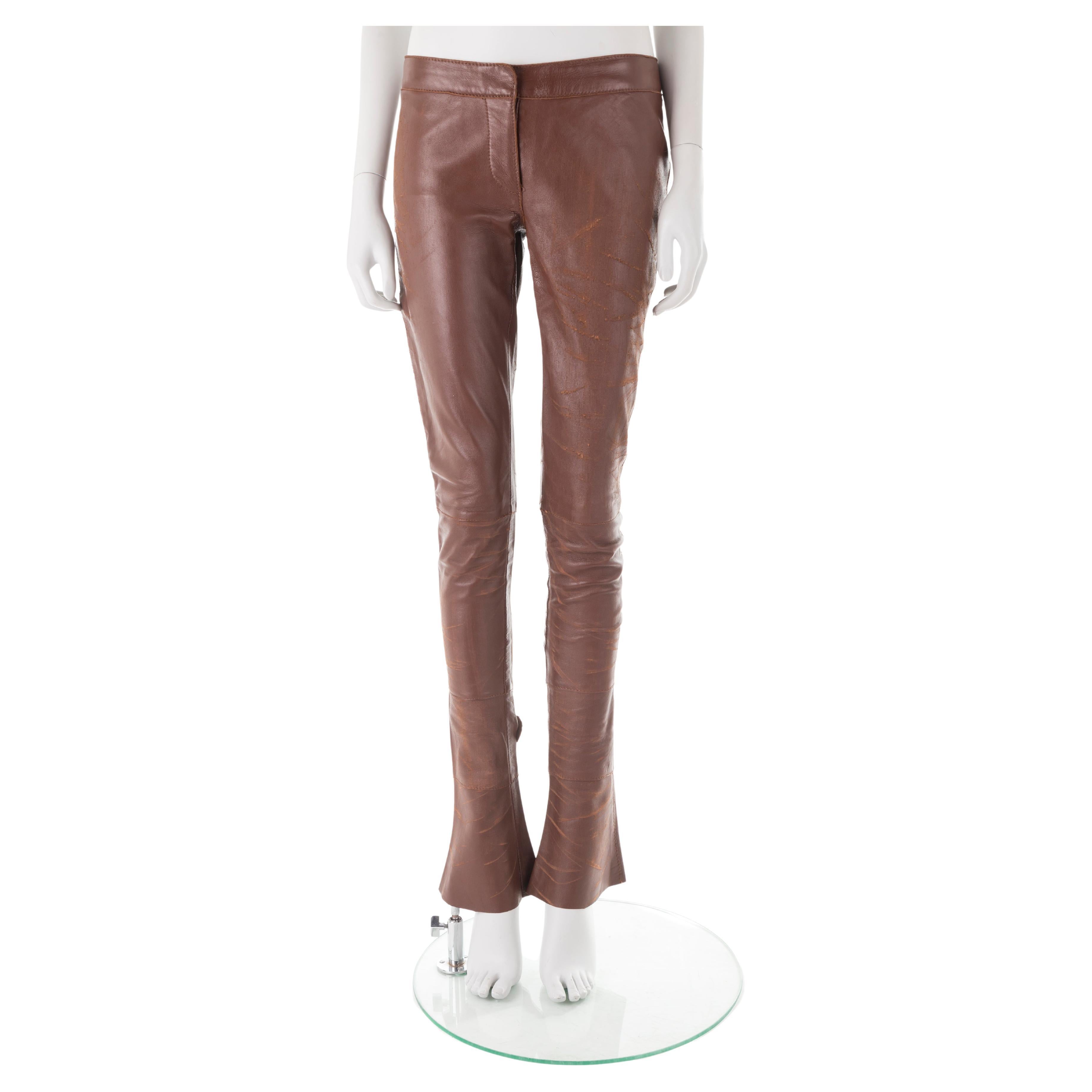 Dolce & Gabbana A/I 2001: pantaloni in pelle extra-lunghi e consumati