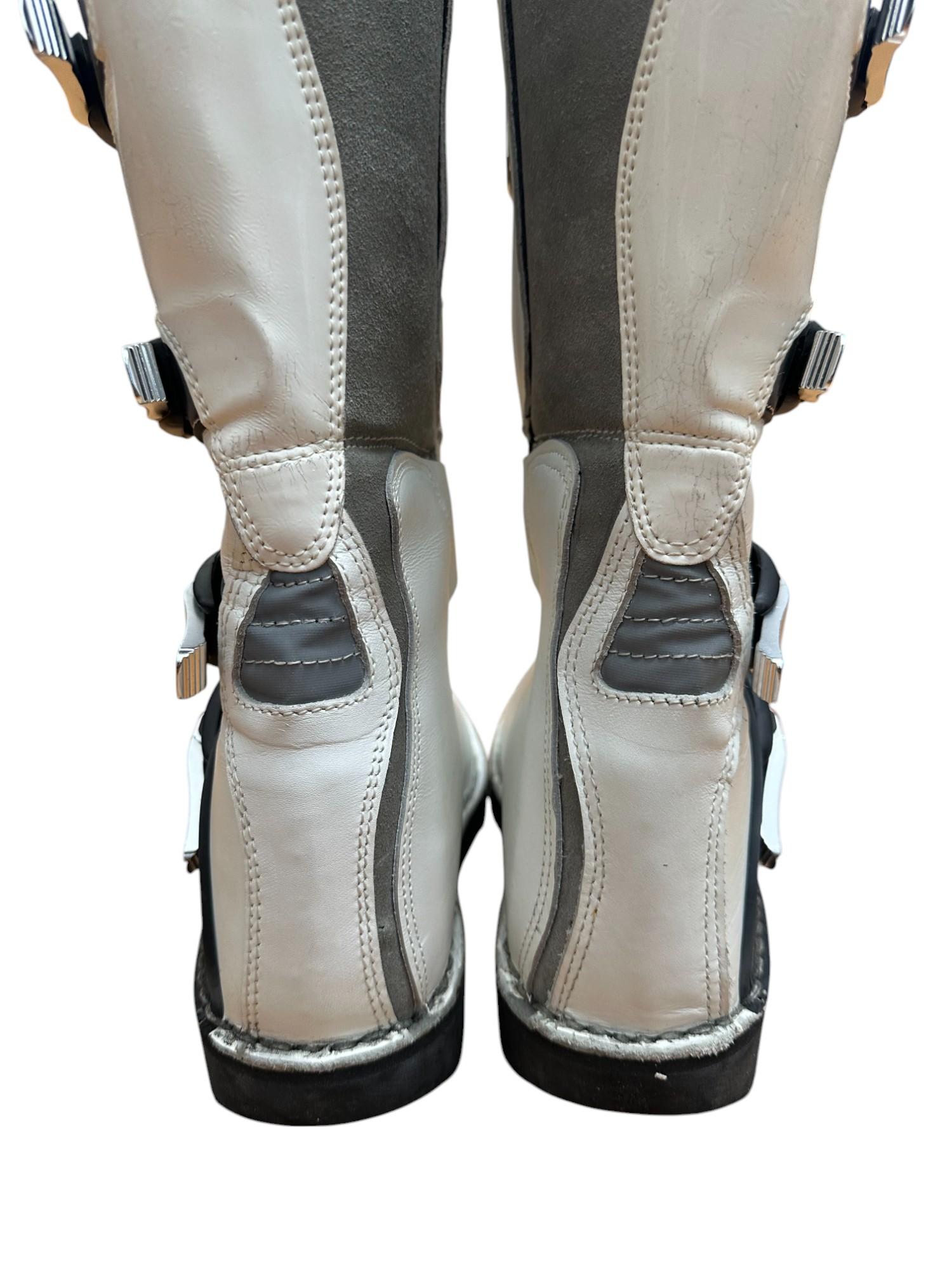 Dolce & Gabbana F/W 2003 Moto Cross Botas Blancas en venta 3