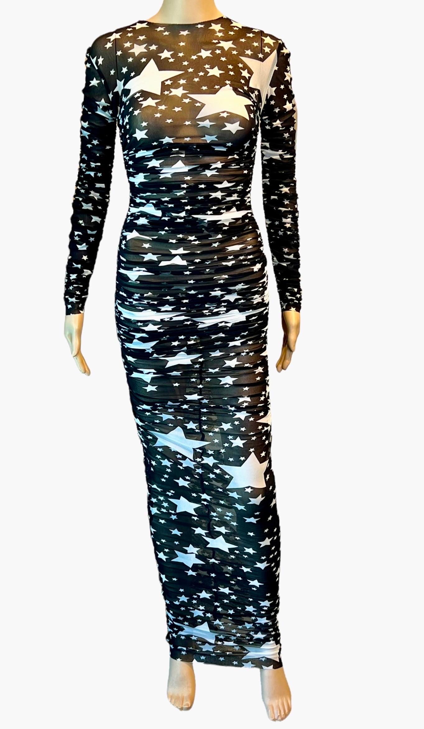 Dolce & Gabbana H/W 2011 Laufsteg Star Print durchsichtiges, gerafftes Maxi-Abendkleid aus Mesh mit Sterndruck im Zustand „Hervorragend“ im Angebot in Naples, FL