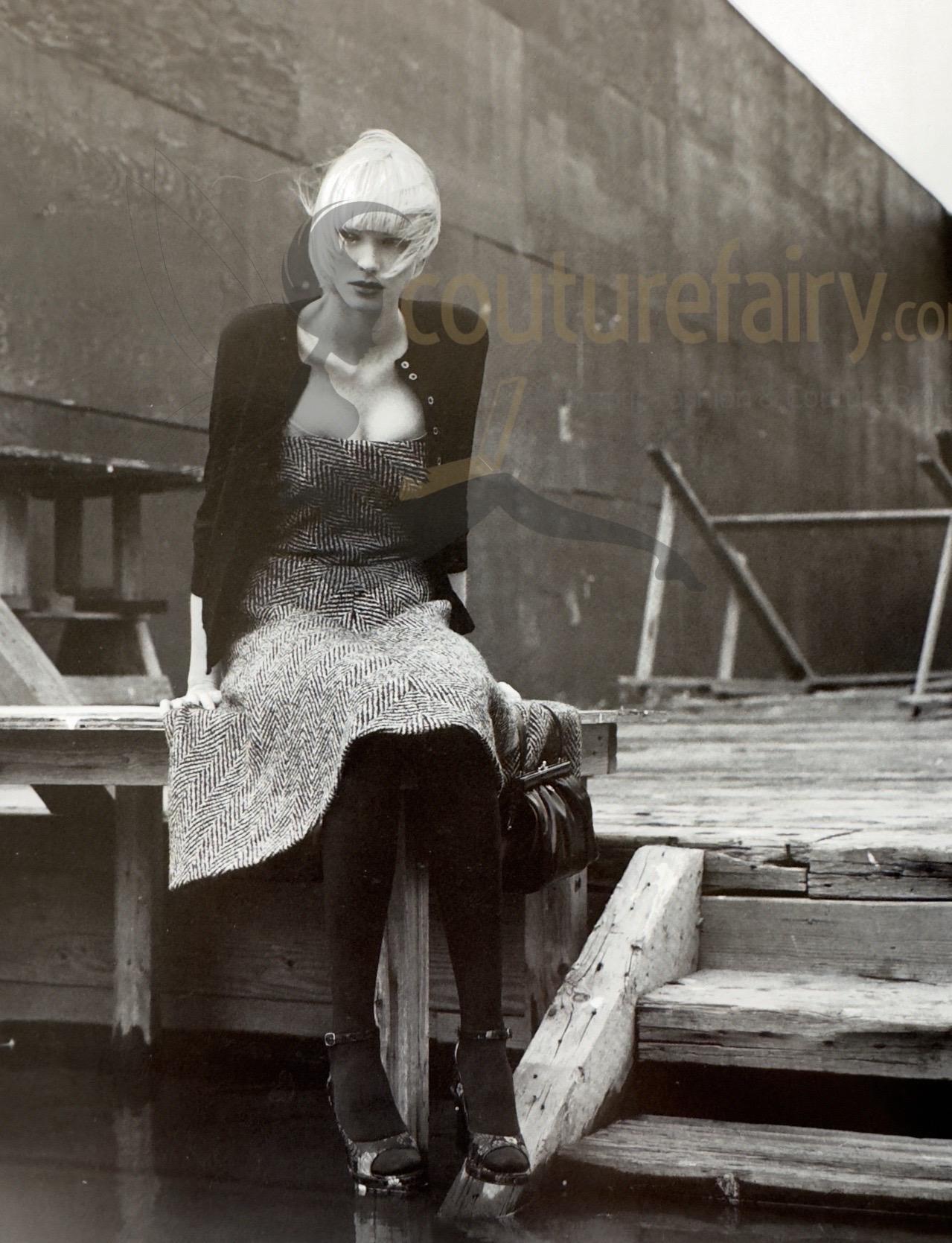 DOLCE & Gabbana Automne 1996 Robe bandeau drapée à chevrons en tweed 44 en vente 8