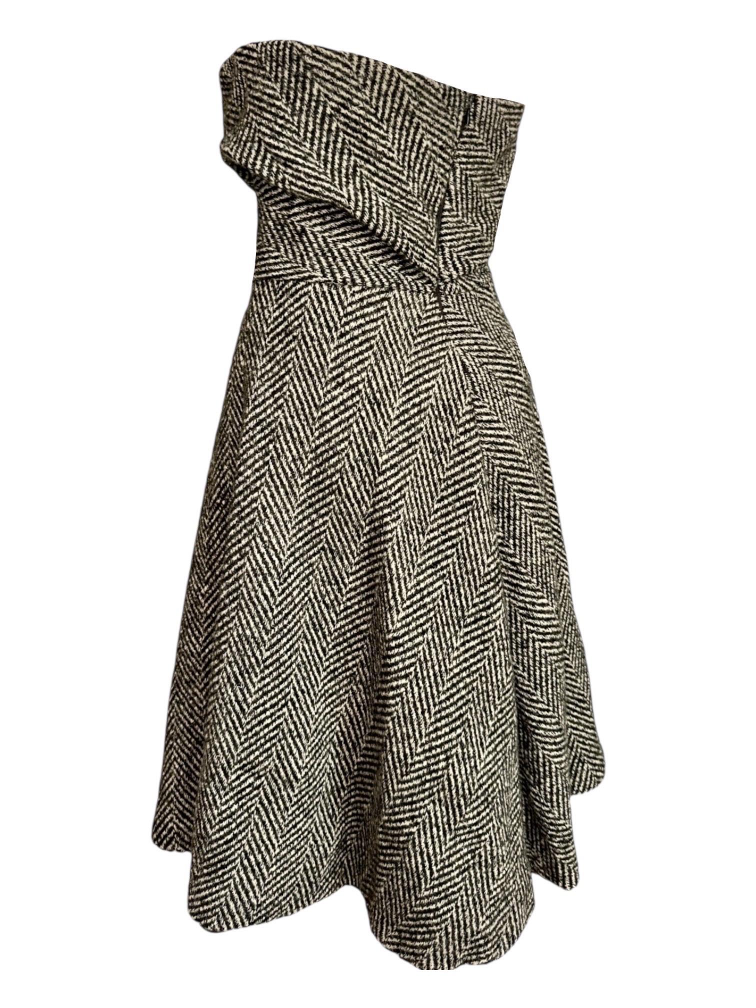 Noir DOLCE & Gabbana Automne 1996 Robe bandeau drapée à chevrons en tweed 44 en vente