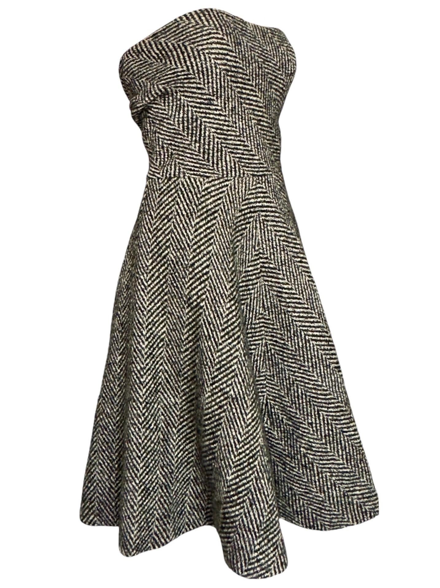 DOLCE & Gabbana Automne 1996 Robe bandeau drapée à chevrons en tweed 44 Pour femmes en vente