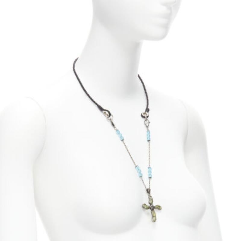 DOLCE GABBANA faux smaragdblau Perlen Bytantine Kreuz  Opernhalskette aus Leder im Zustand „Hervorragend“ im Angebot in Hong Kong, NT