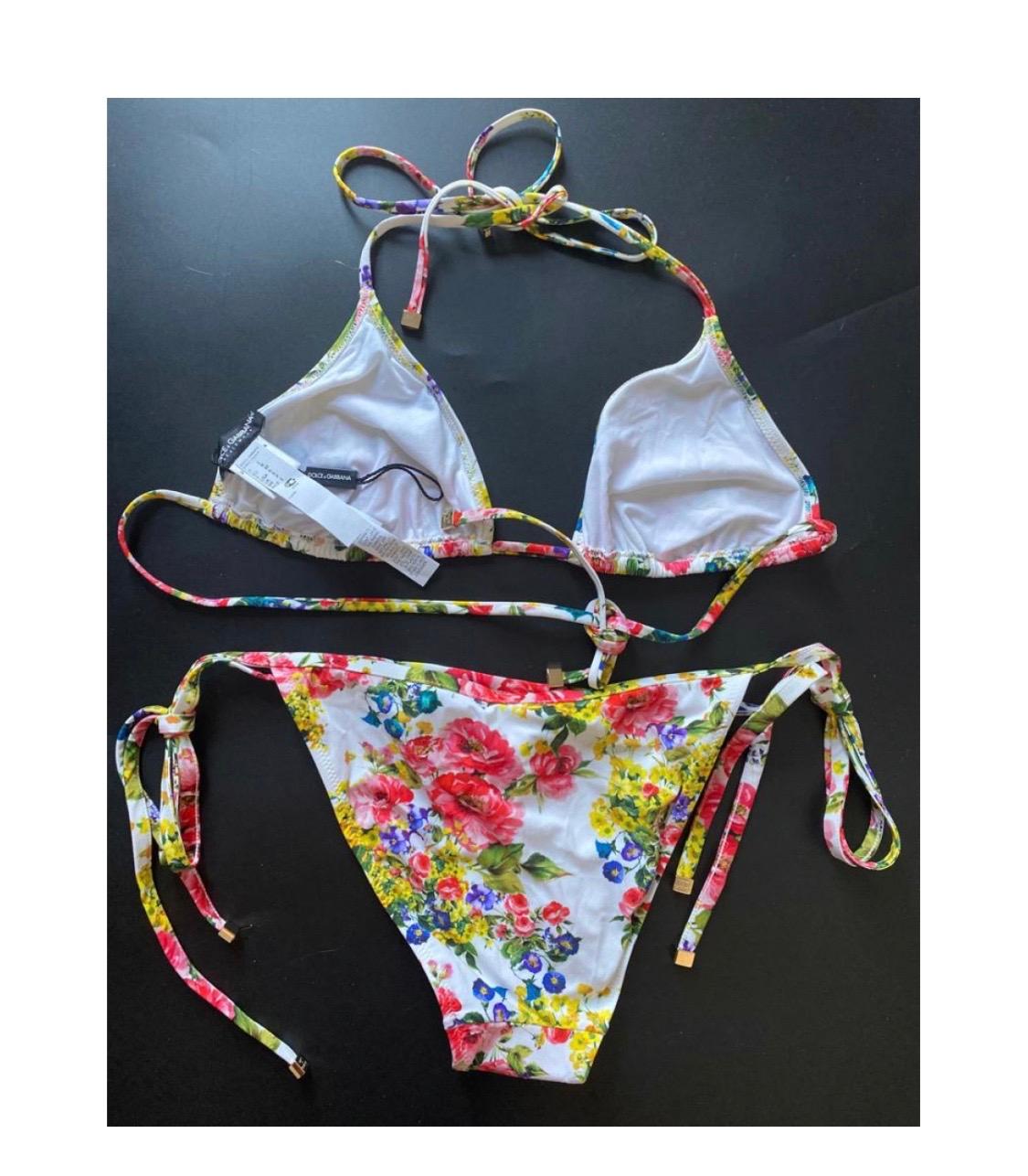 Dolce & Gabbana beachwear bikini
set in FLORAL FIELD brightly-colored
print is the absolute star of this bikini
that features an unpadded triangle
bikini top and thong bikini bottoms with
adjustable string ties in fine luxury
fabric:

Adjustable