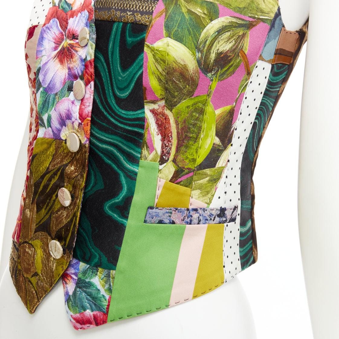 DOLCE GABBANA gemischte florale Brokat Patchwork Wrap Knopf Weste Weste Top IT38 XS
Referenz: AAWC/A01112
Marke: Dolce Gabbana
Designer: Domenico Dolce und Stefano Gabbana
MATERIAL: Polyester, Gemisch
Farbe: Multicolour
Muster: Leopard
Verschluss: