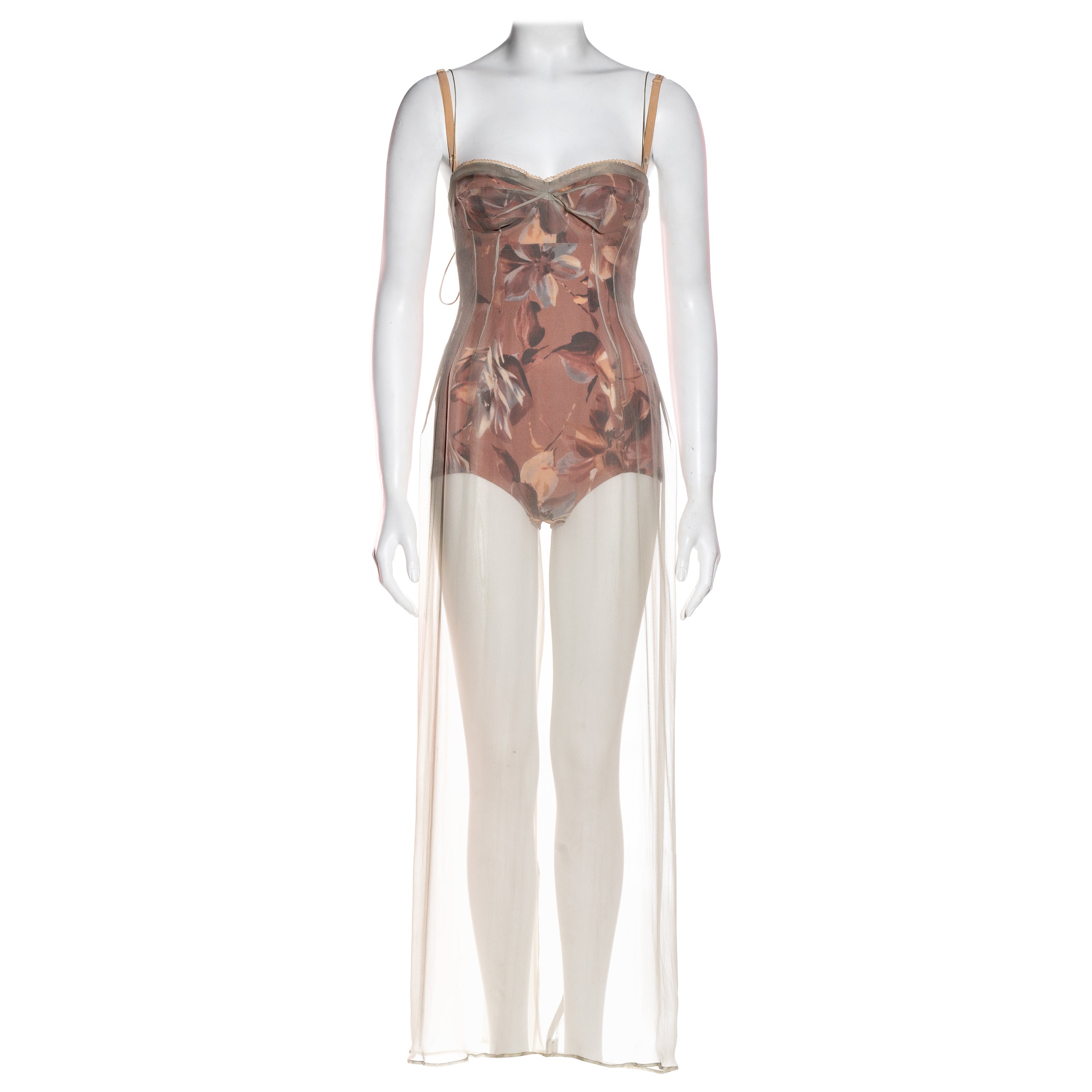 Robe de soirée corsetée en soie rose à fleurs Dolce 
Gabbana, P/E 1997