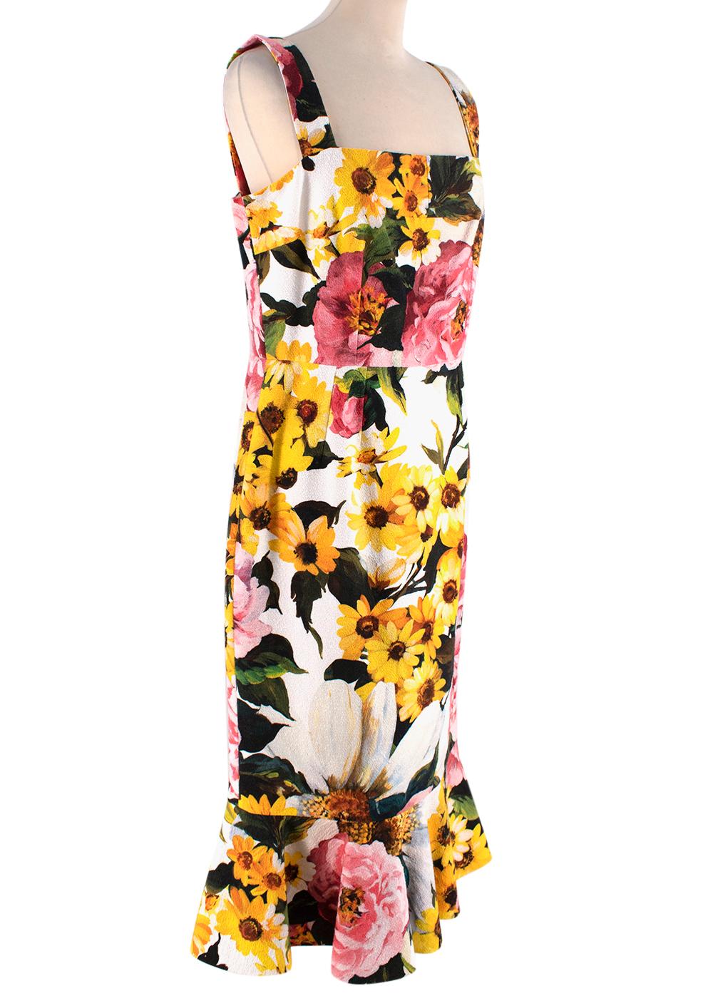 Dolce & Gabbana Floral Print Fitted Sleeveless Dress

- Multicoloured Floral print
- Sleeveless 
- Silver-tone invisible zipper 
- Fitted with a flared hem

No size or made in label 

PLEASE NOTE, THESE ITEMS ARE PRE-OWNED AND MAY SHOW SIGNS OF