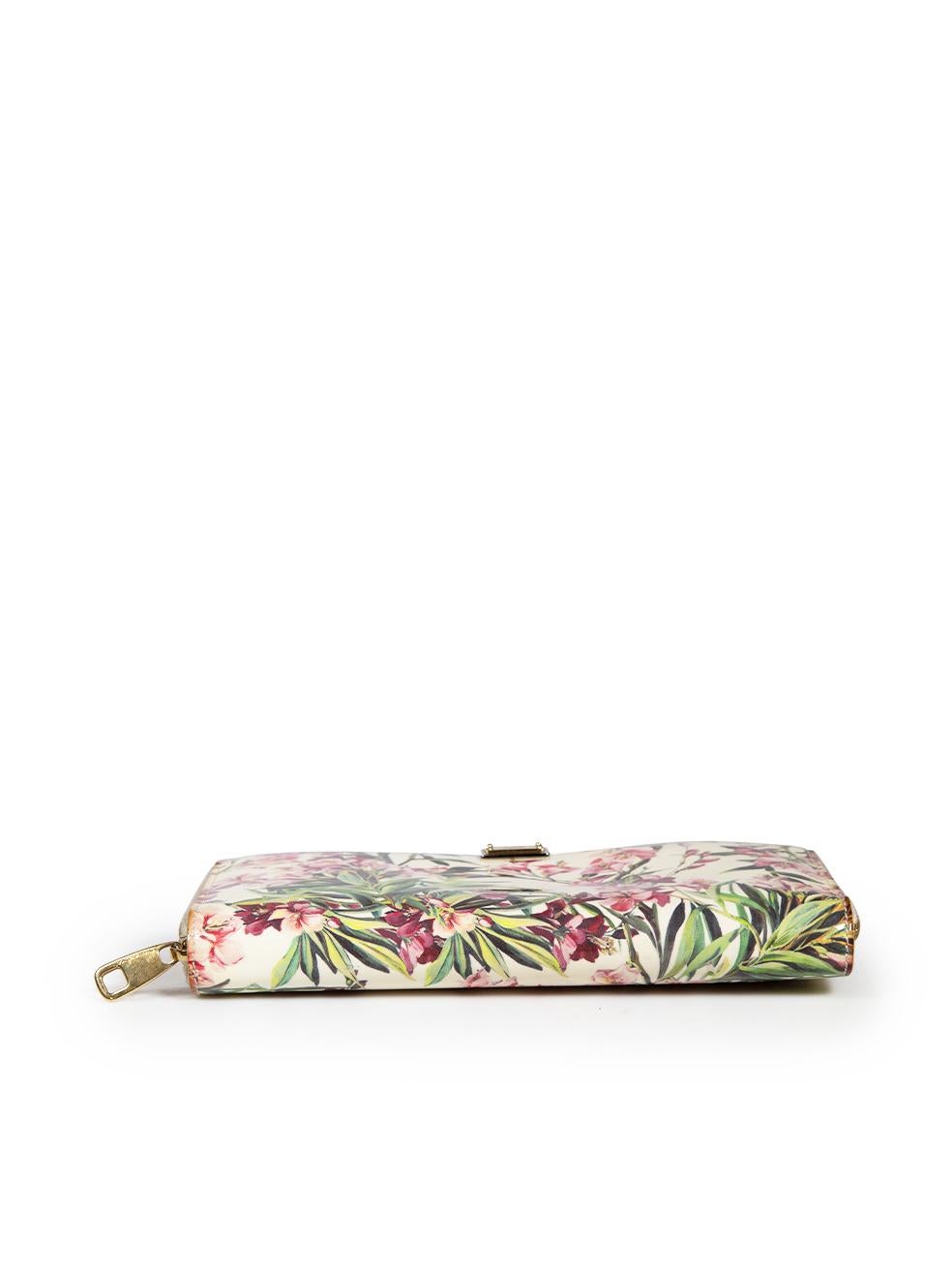 Dolce & Gabbana Floral Print Patent Zip Wallet In Good Condition In London, GB