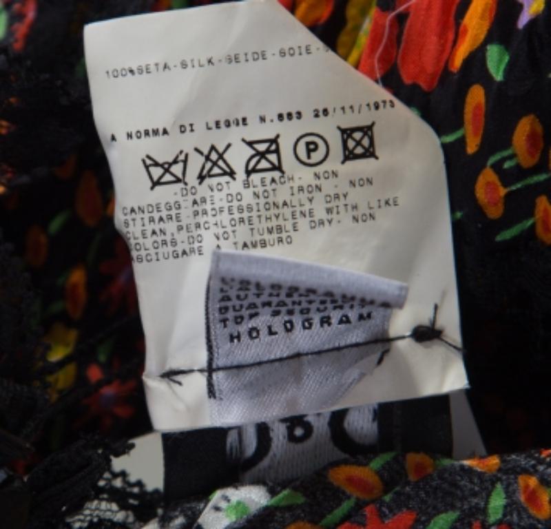 Dolce & Gabbana - Maxi abito senza maniche in seta con stampa floreale e inserto in pizzo trasparente - M. I. In condizioni buone in vendita a Dubai, Al Qouz 2