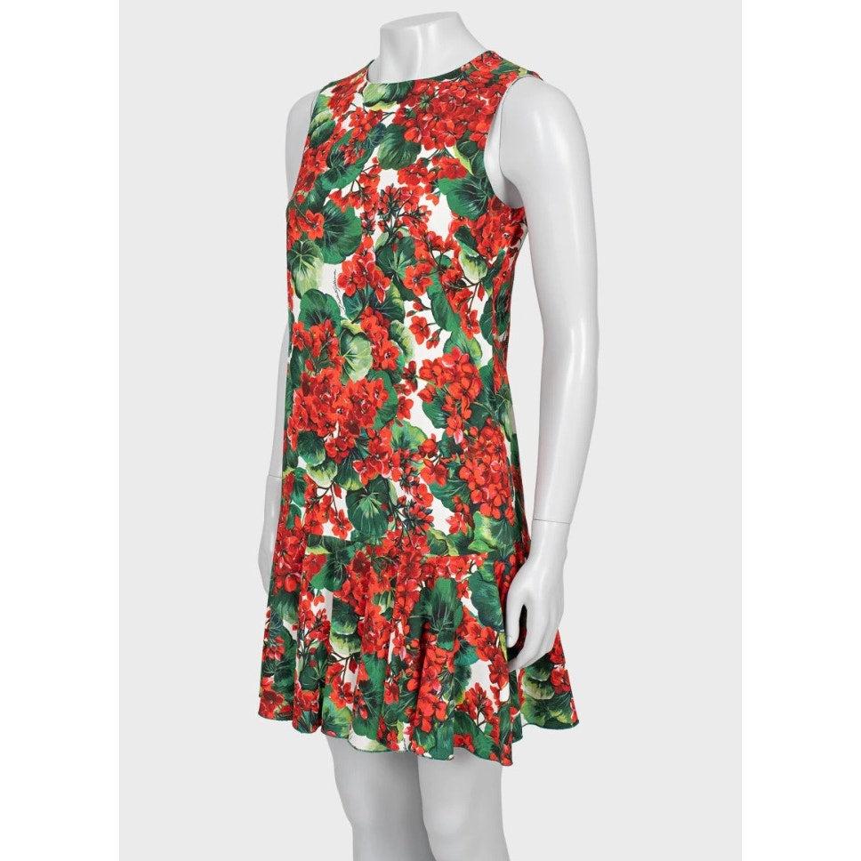 Robe sans manches intemporelle et féminine Dolce & Eleg, parfaite pour ajouter une touche d'élégance italienne à votre garde-robe ! Confectionnée en viscose douce, cette robe présente un délicat imprimé floral multicolore et une silhouette ajustée