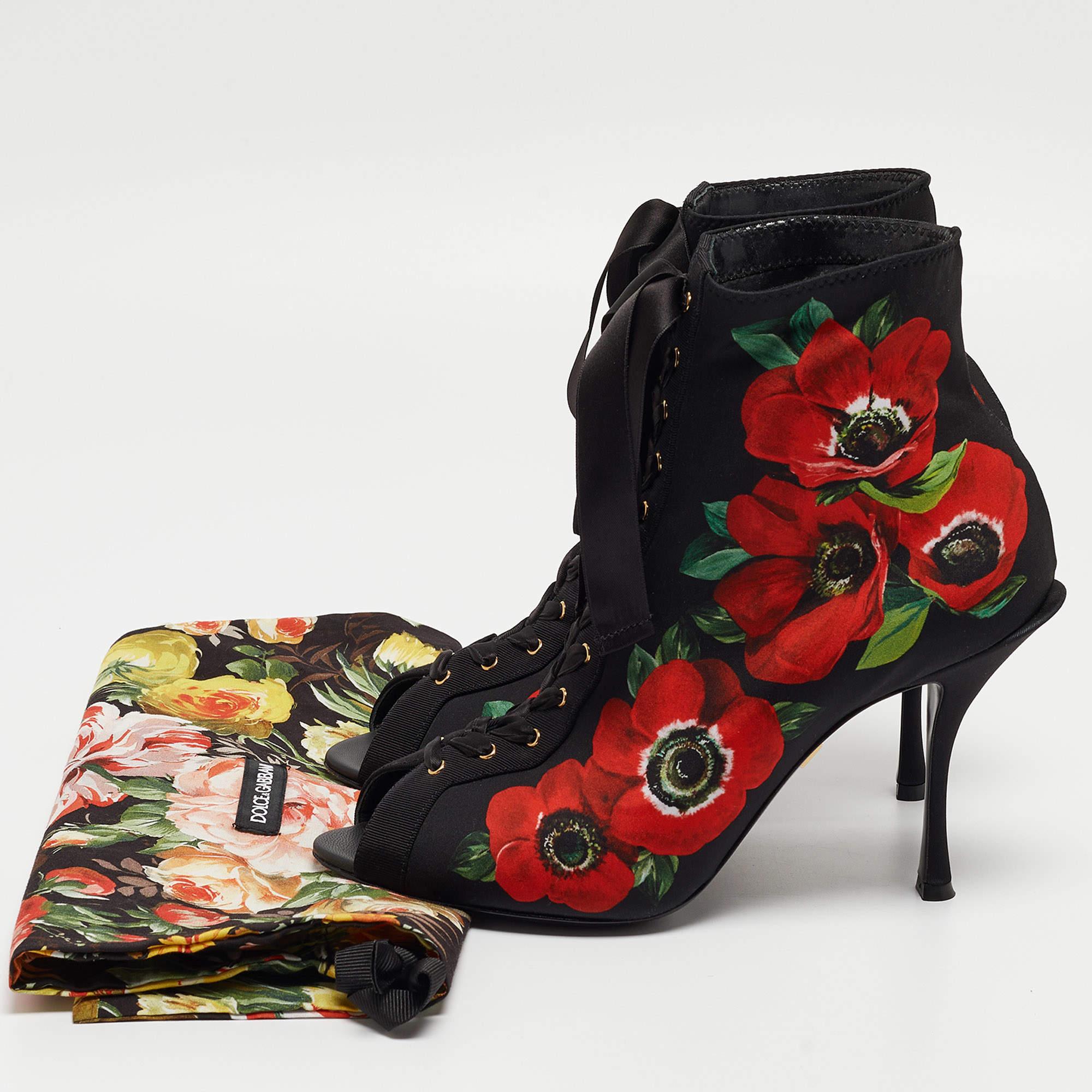 Dolce & Gabbana Stretch-Stoff-Stiefeletten mit Blumendruck und Peep Toe-Stiefeletten Größe 39 im Angebot 5