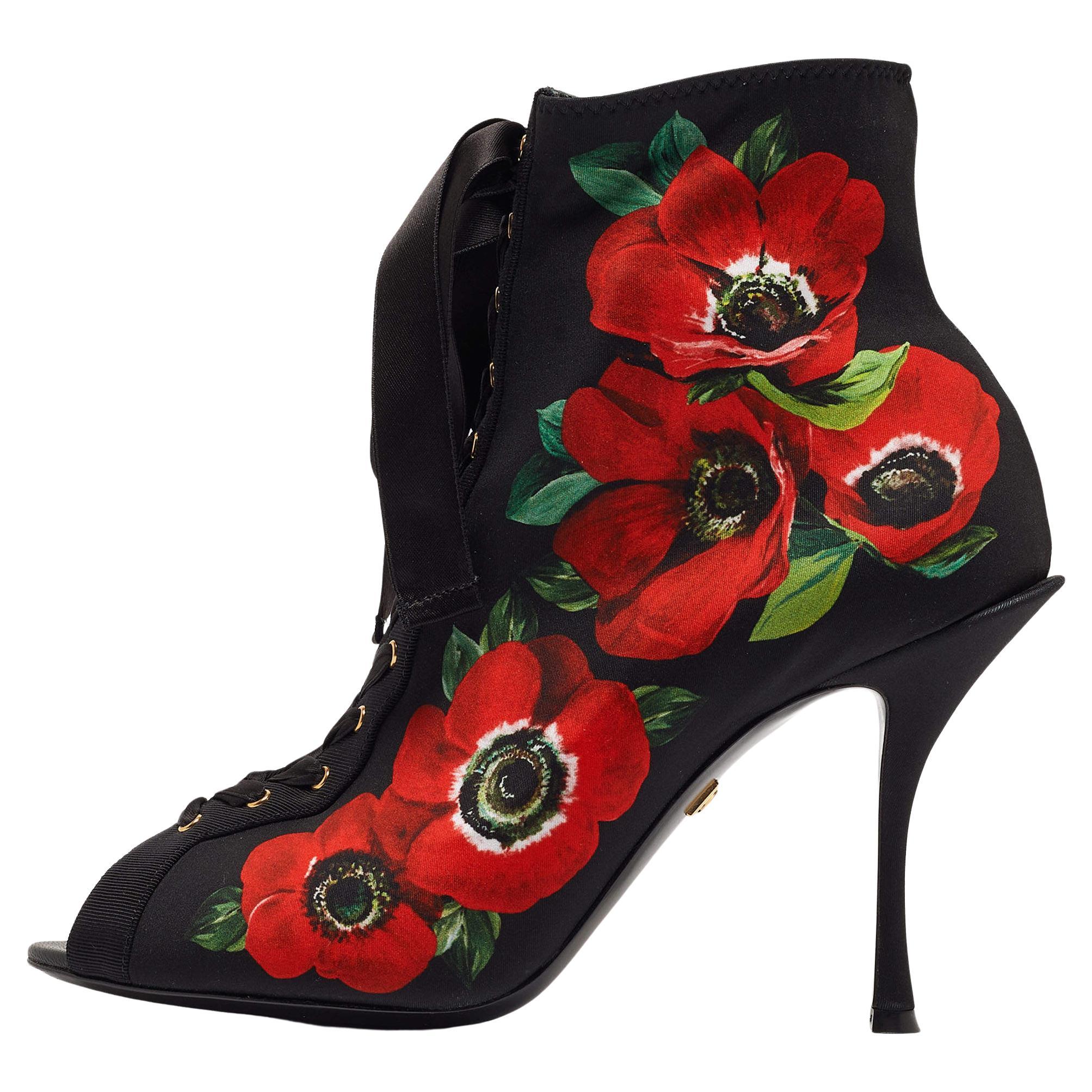 Dolce & Gabbana Stretch-Stoff-Stiefeletten mit Blumendruck und Peep Toe-Stiefeletten Größe 39 im Angebot
