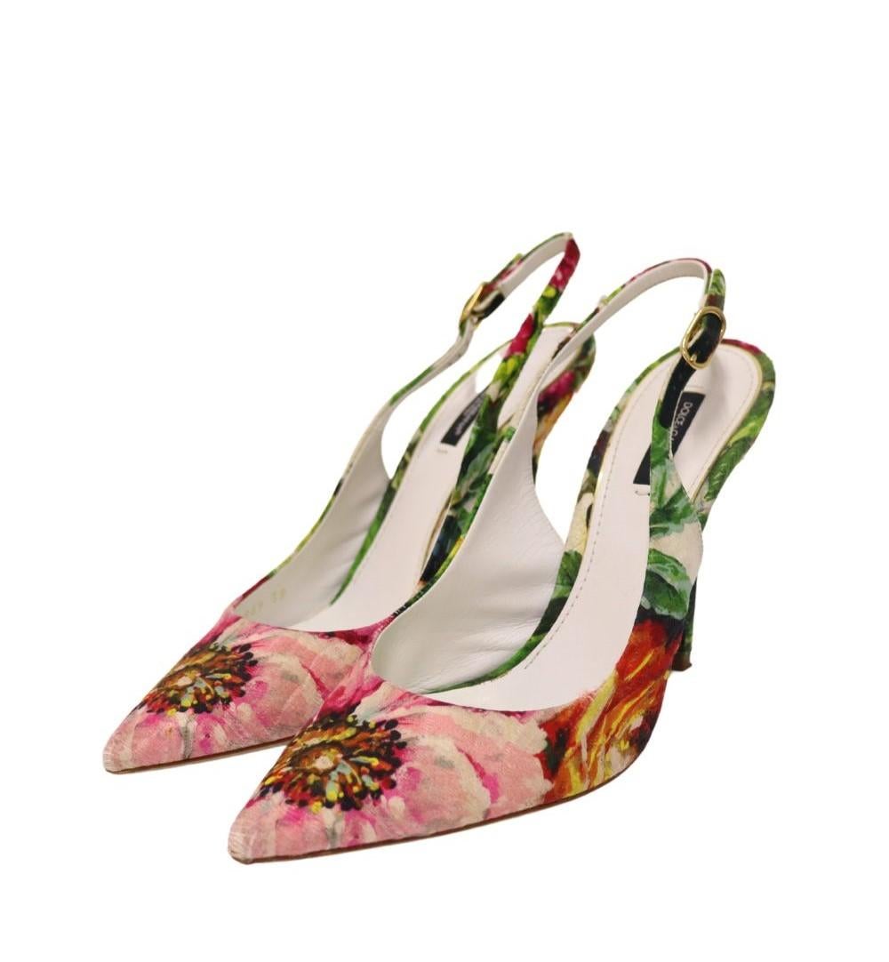 Dolce & Gabbana Floral Printed Sling-back Pumps, features a pointed-toe, sling-back style and floral pattern. 

Material: Fabric
Size: EU 39
Heel: 11cm
Overall Condition: Good
Interior Condition: Signs of use
Exterior Condition: Light stain/ and