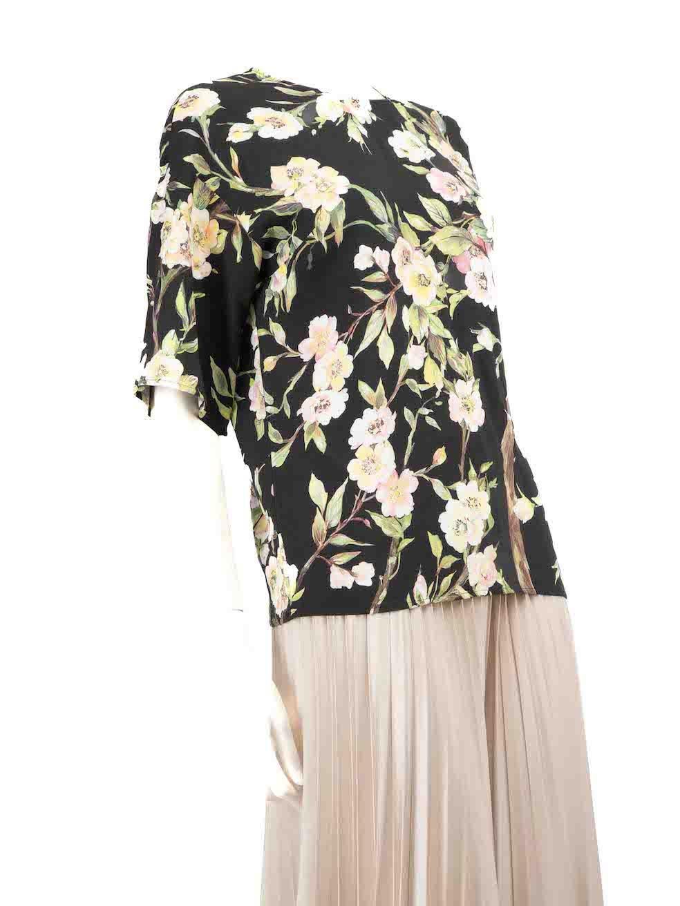 CONDITION is Never worn, with tags. No visible wear to top is evident on this new Dolce & Gabbana designer resale item.
 Details
 Multicolour
 Viscose
 Top
 Short sleeves
 Floral Pattern
 Round neck
 Back button fastening
 
 
 Made in Italy
 
