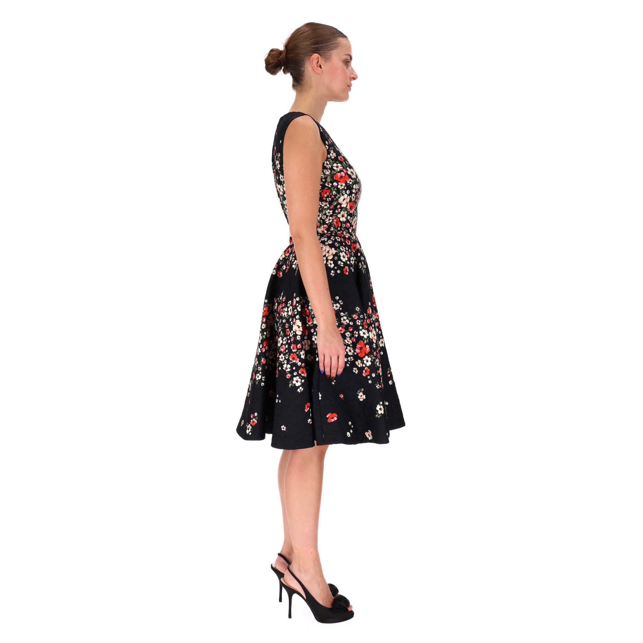 Noir Dolce & Gabbana - Robe en jacquard de soie mélangée à fleurs en vente
