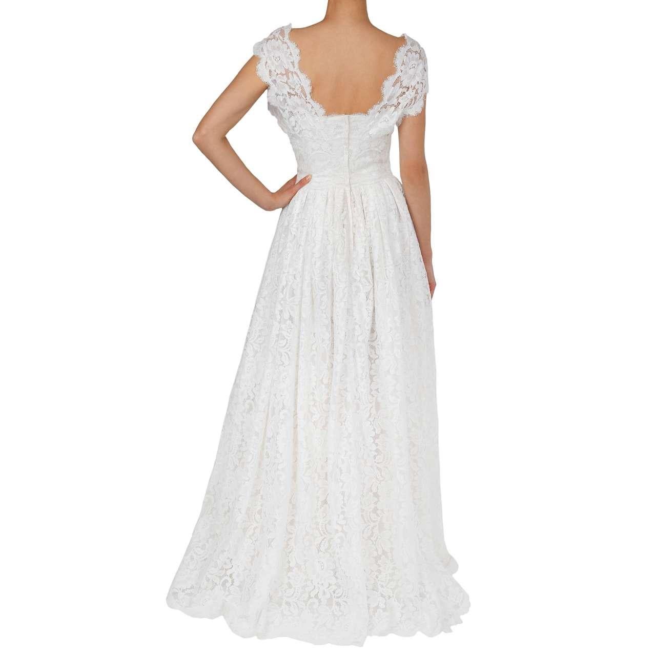 - Long wedding dress with floral lace and silk corsage underdress in white by DOLCE & GABBANA - MADE IN ITALY - New with Tag - Former RRP: EUR 5.950 - Concealed back zip closure - Long - Fitted waist - Silk corsage underdress with lace - Model: